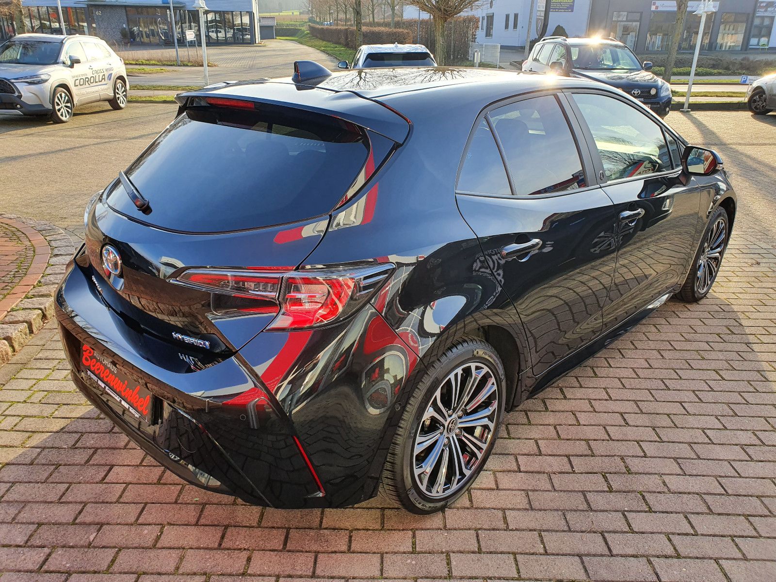 Toyota Corolla 1.8 Hybrid - Samsaru's Car Outlet
