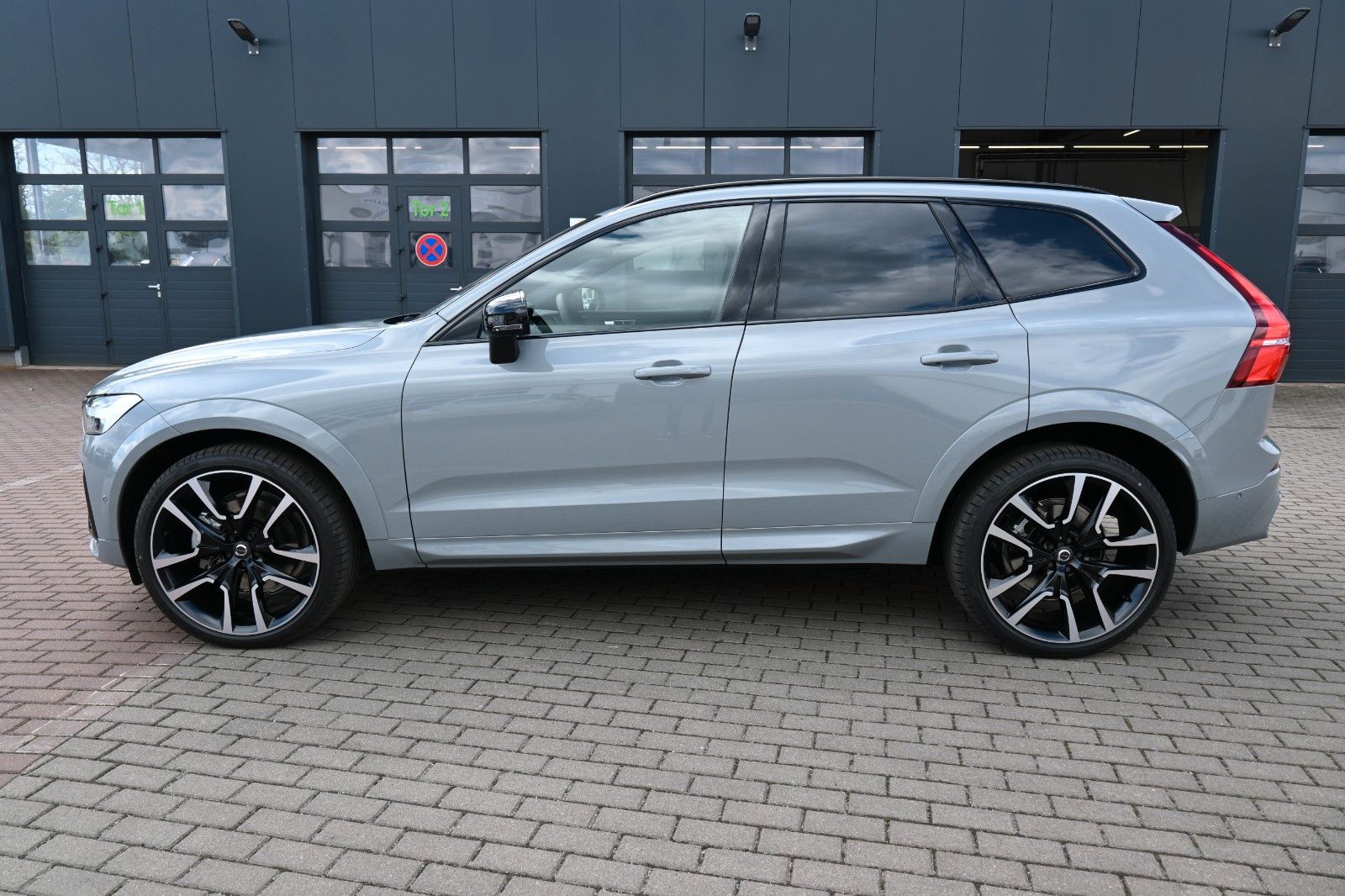 Volvo XC60 B5B AWD Ultra Dark*360°*H/K*AHK*HUD*ACC