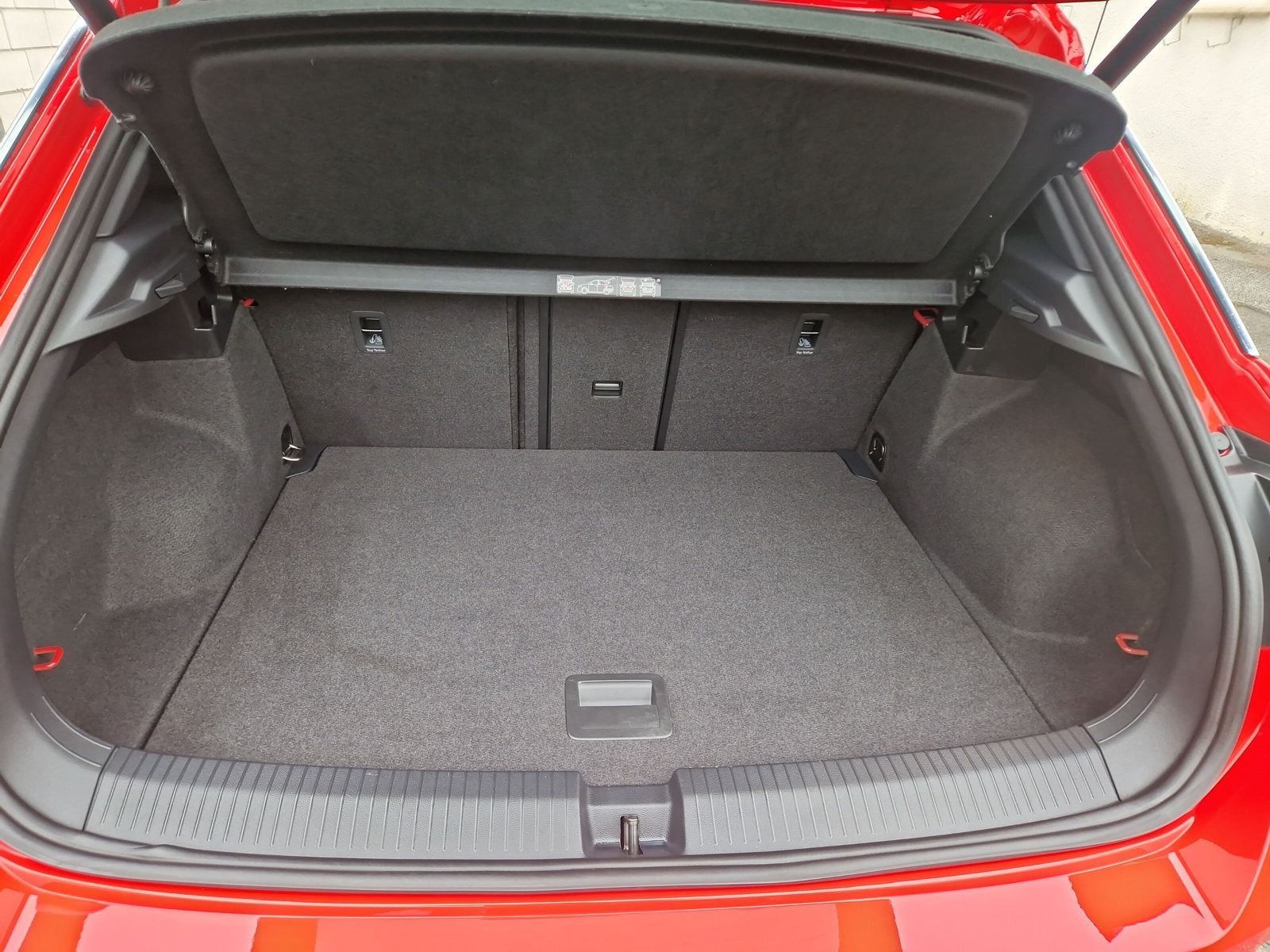 Volkswagen T-Roc Sport - Samsaru's Car Outlet