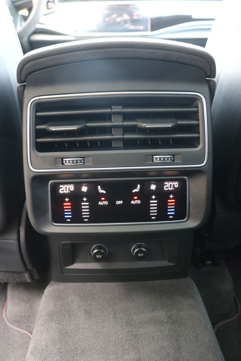 Audi RS Q8 /Pano/Keramik/Dynamic+/B&O/Massage/Matrix/