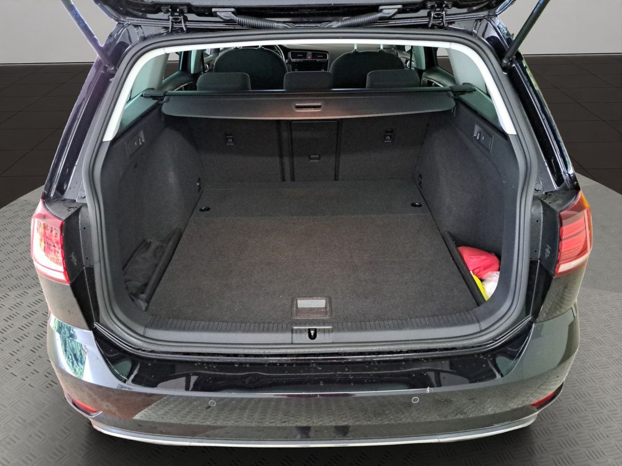 Volkswagen Golf VII Variant 2.0l TDI DSG - Samsaru's Car Outlet