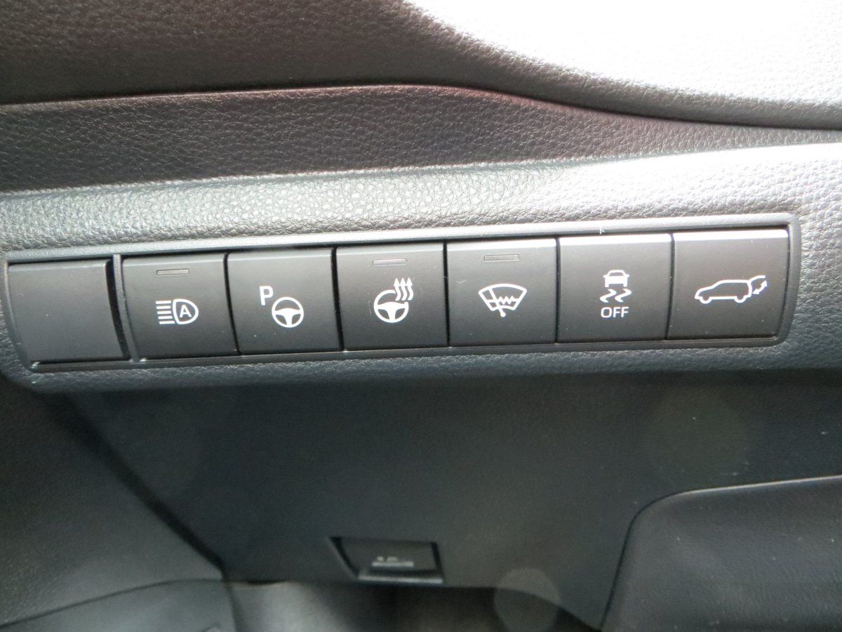 Toyota Corolla 2.0 Hybrid Lounge - Samsaru's Car Outlet
