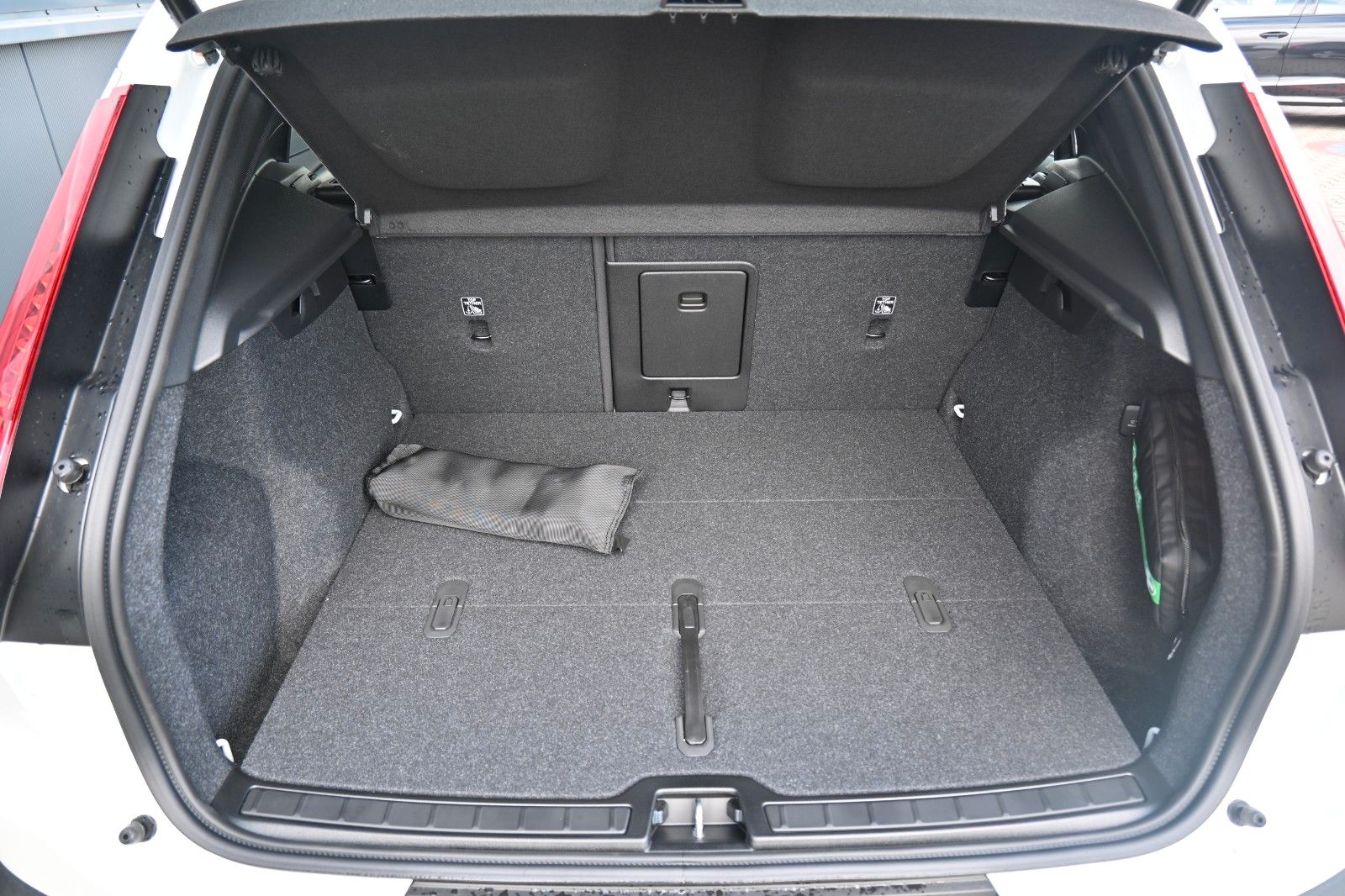 Volvo XC40 B4 DKG Plus Dark*FSHZG*360°*ACC*Allwetter