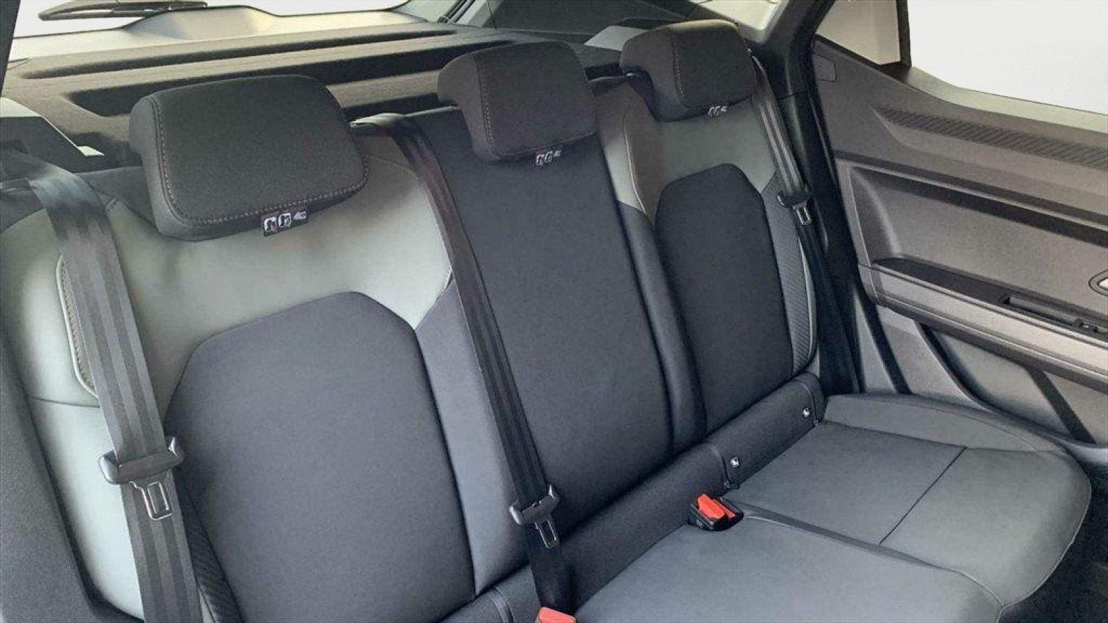 Dacia Duster III 1,6 Hybrid 140 Extreme - Samsaru's Car Outlet