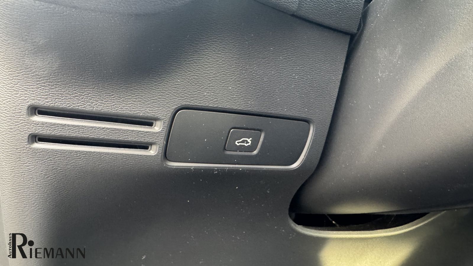 Volvo XC40 Recharge Single Motor Plus + Winter-Paket