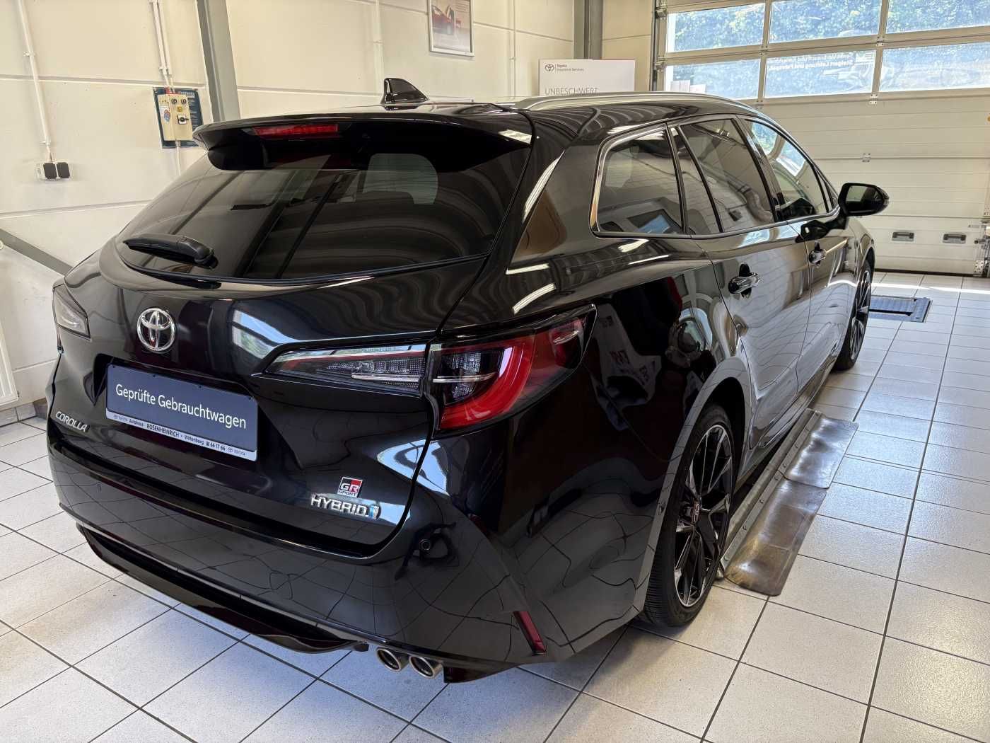 Toyota Corolla Touring Sports Hybrid 2.0 GR Sport - Samsaru's Car Outlet