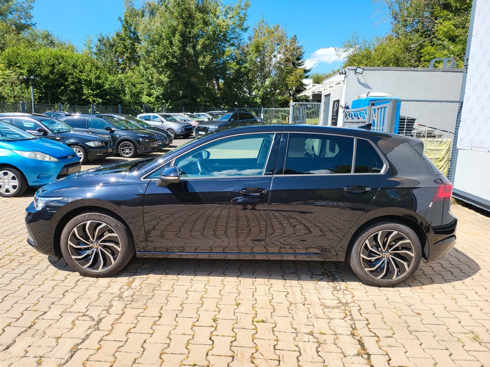 Volkswagen Golf VIII Lim. Active eTSI - Samsaru's Car Outlet