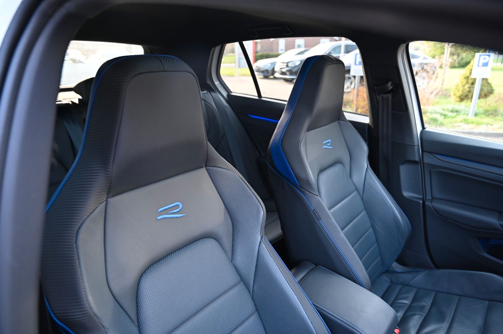 Volkswagen Golf VIII Lim. R 4Motion/ ACC / PANO / R-SPORT