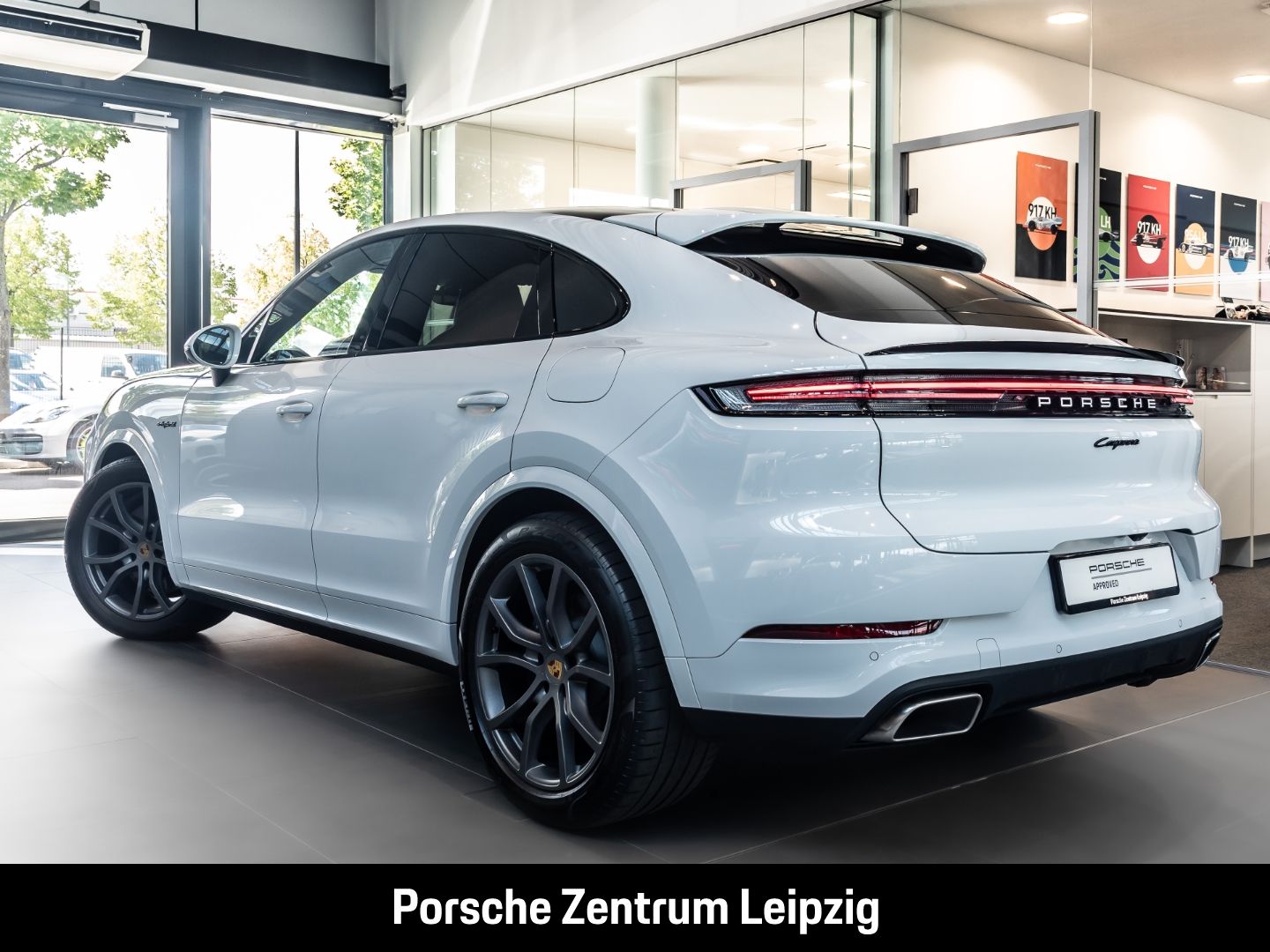 Porsche Cayenne E-Hybrid Coupe SportDesign HD-Matrix Inn