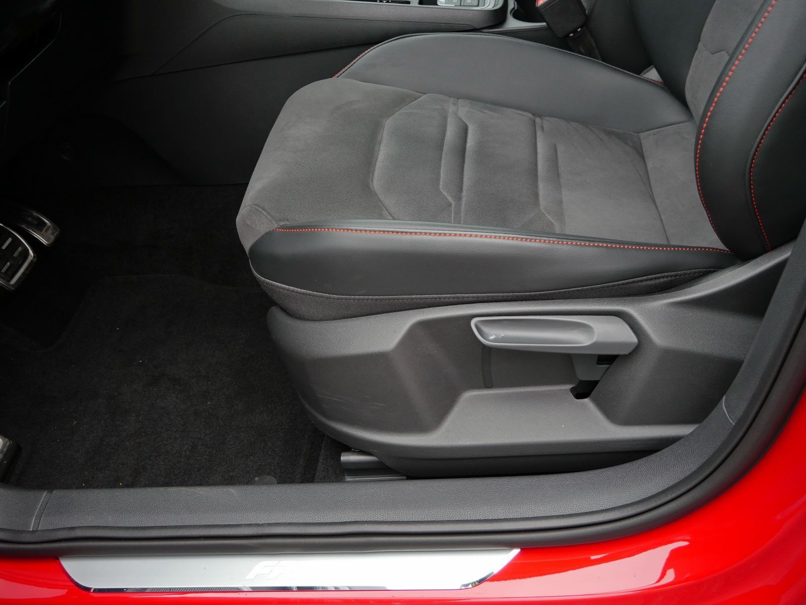 Seat Ateca 2.0 TDI FR 19Z*LED*AHK*RFK*AppConnect*Navi