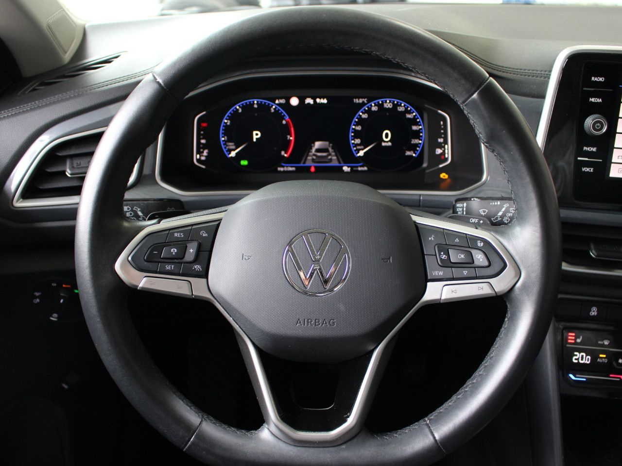 Volkswagen T-Roc 1.5 TSI ACT Style DSG - Samsaru's Car Outlet