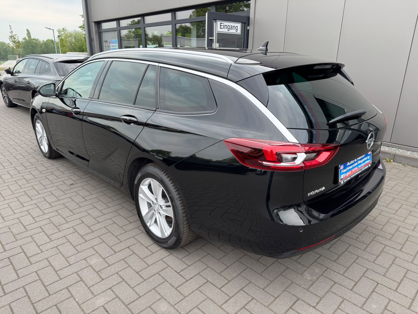 Opel Insignia B Sports Tourer Business - Samsaru's Car Outlet