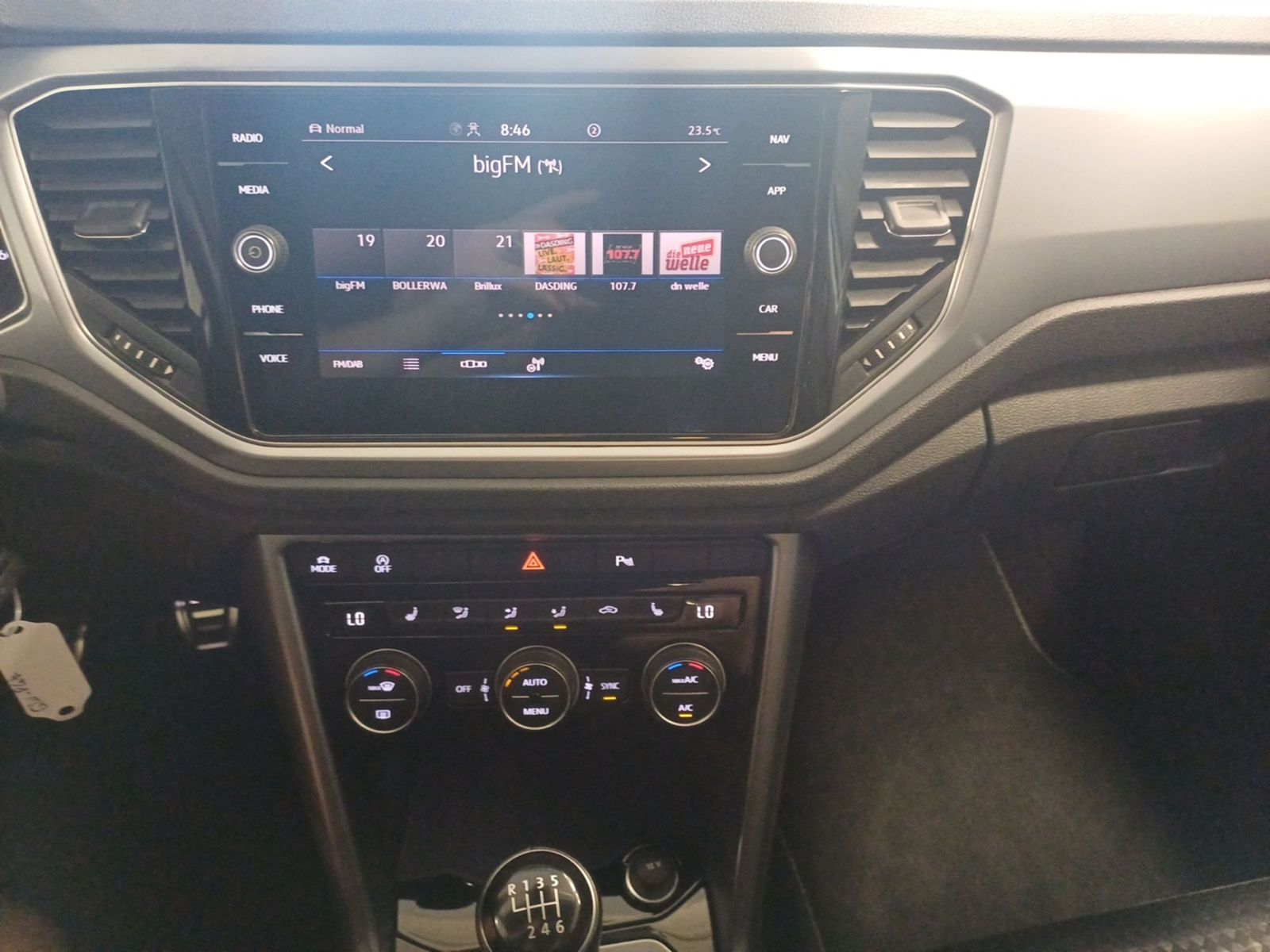 Volkswagen T-Roc Style - Samsaru's Car Outlet