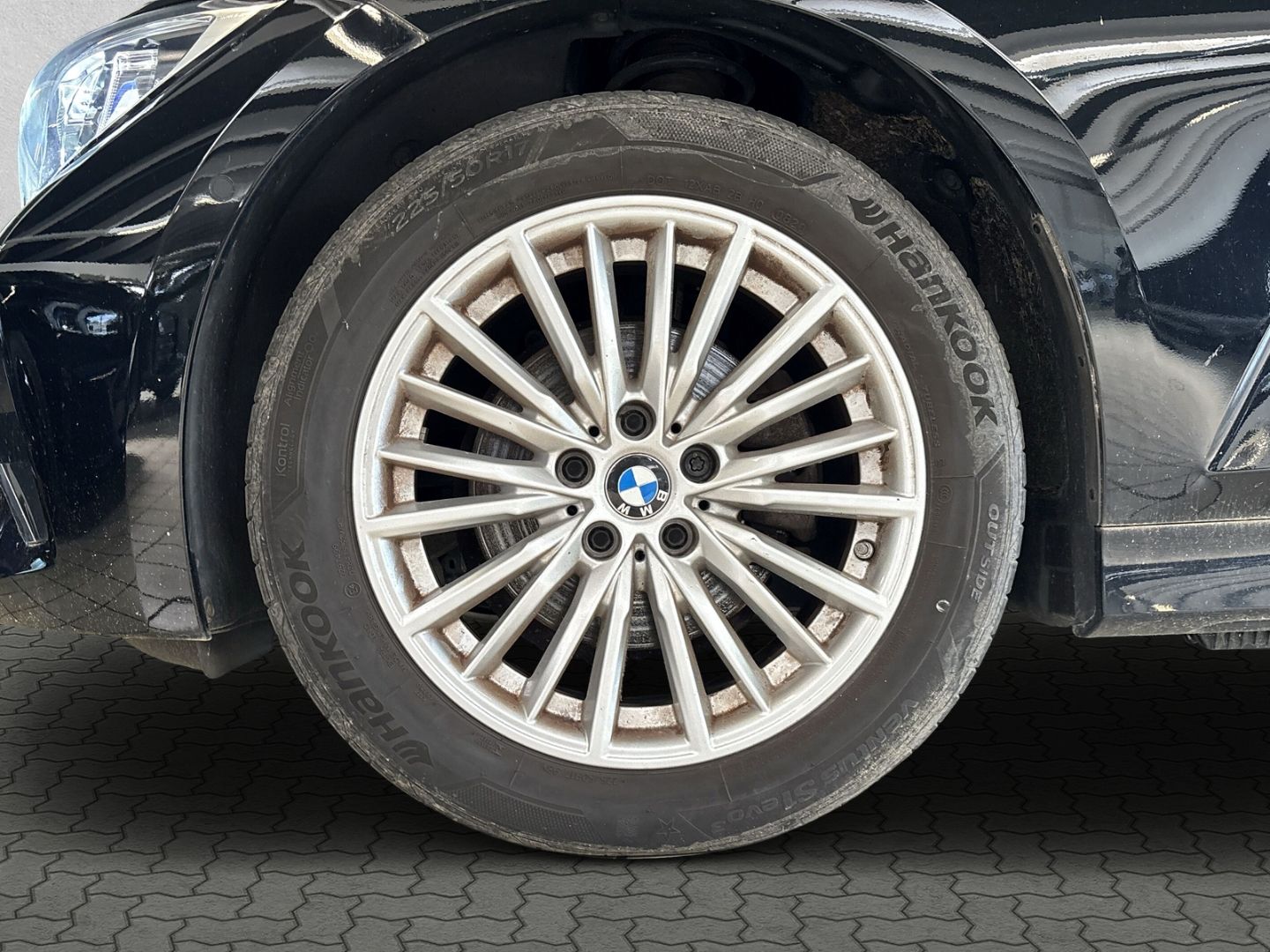 BMW 320 d xDrive Luxury - Samsaru's Car Outlet