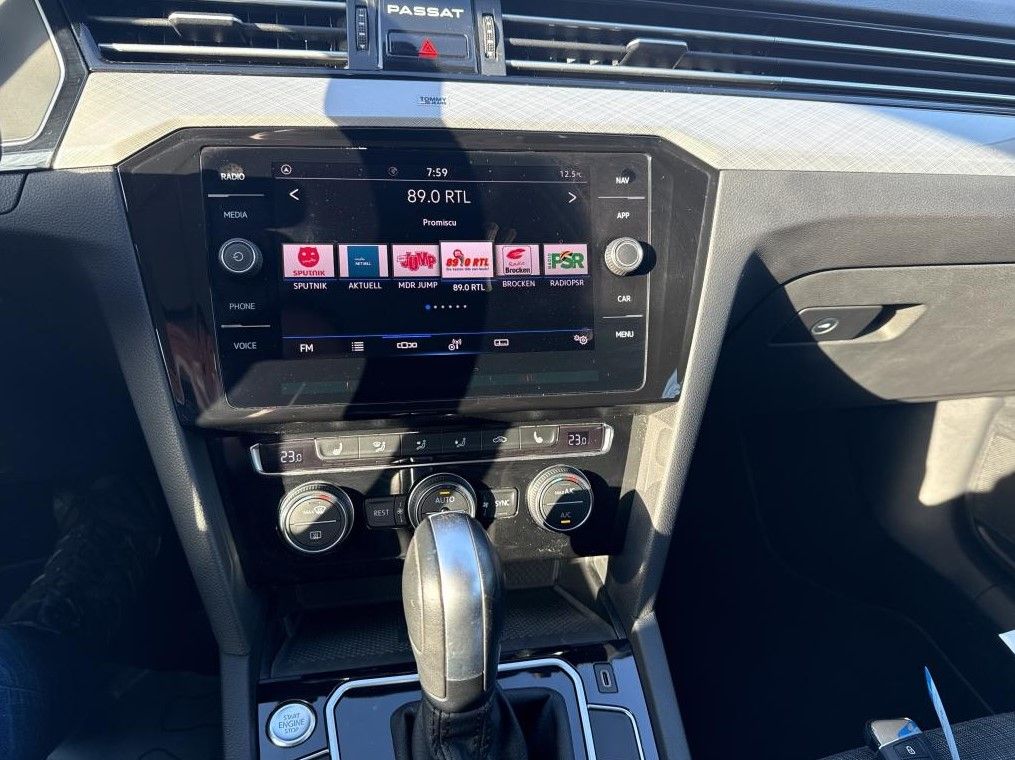 Volkswagen Passat Variant 2.0 TDI DSG Business - Samsaru's Car Outlet