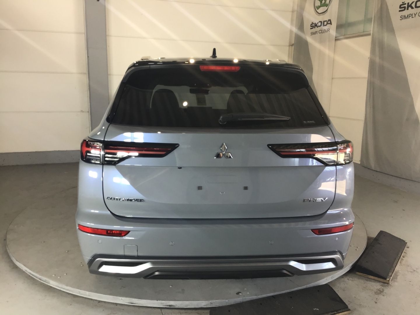 Mitsubishi Outlander TOP PHEV  ACC/Pano/Navi/Leder/360°