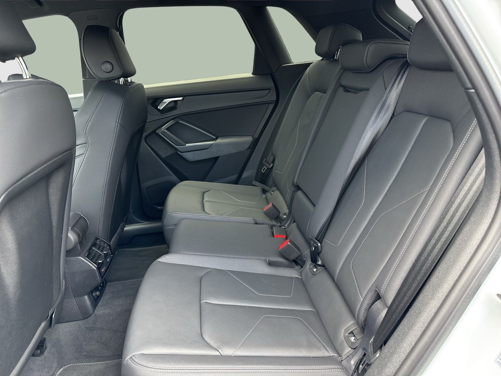 Audi Q3 40 quattro S LINE STANDHZ. AHK 360°CAM LM20