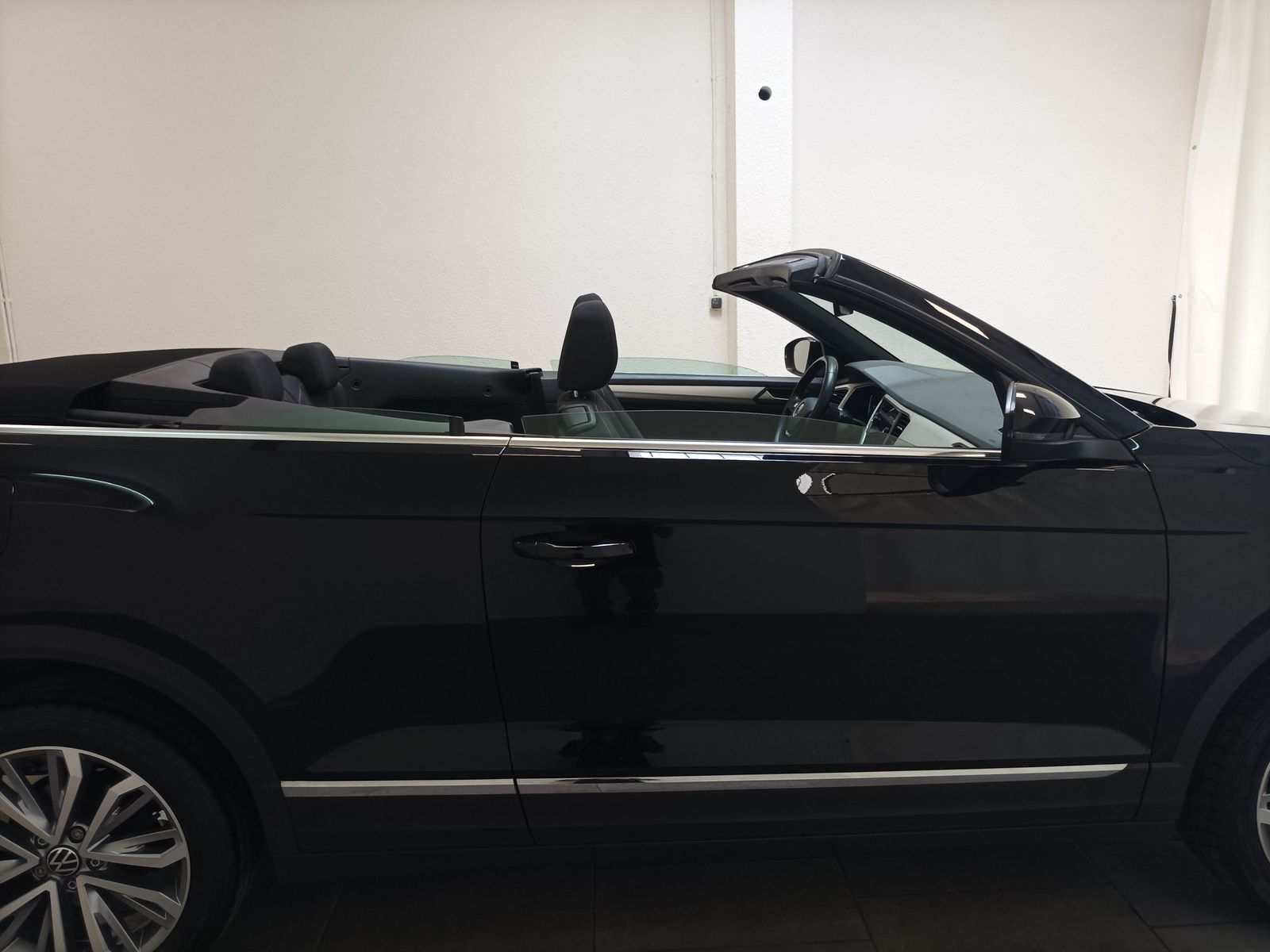 Volkswagen T-Roc 1.5 TSI Style - Samsaru's Car Outlet
