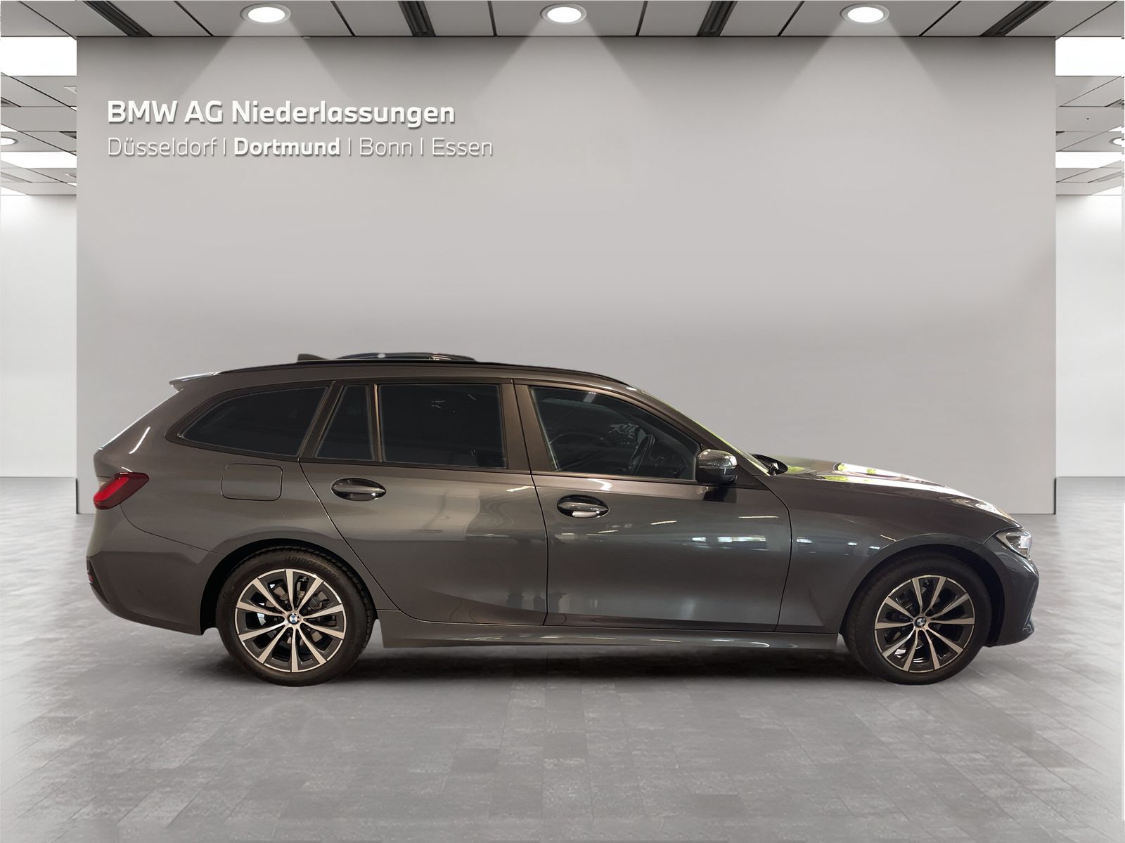 BMW 320i Touring - Samsaru's Car Outlet