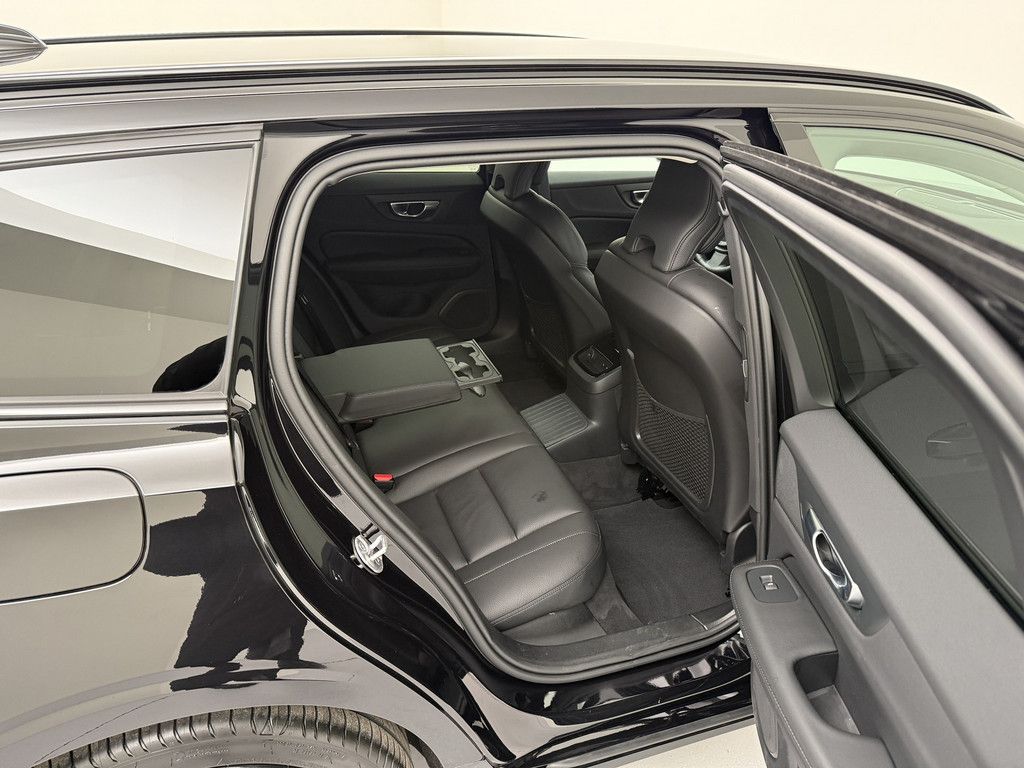 Volvo V60 T6 Plus Dark Recharge Plug-In Hybrid AWD LED