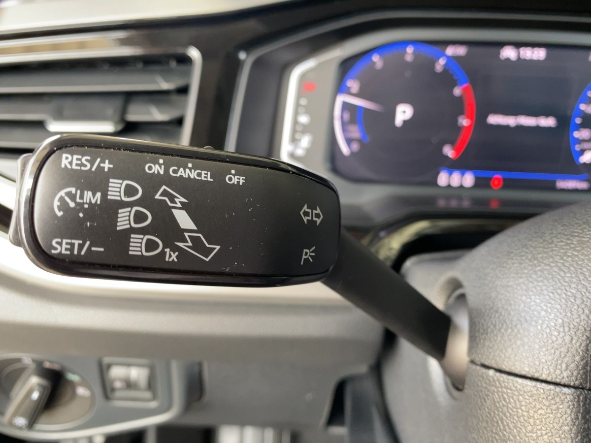 Volkswagen Polo VI Comfortline - Samsaru's Car Outlet