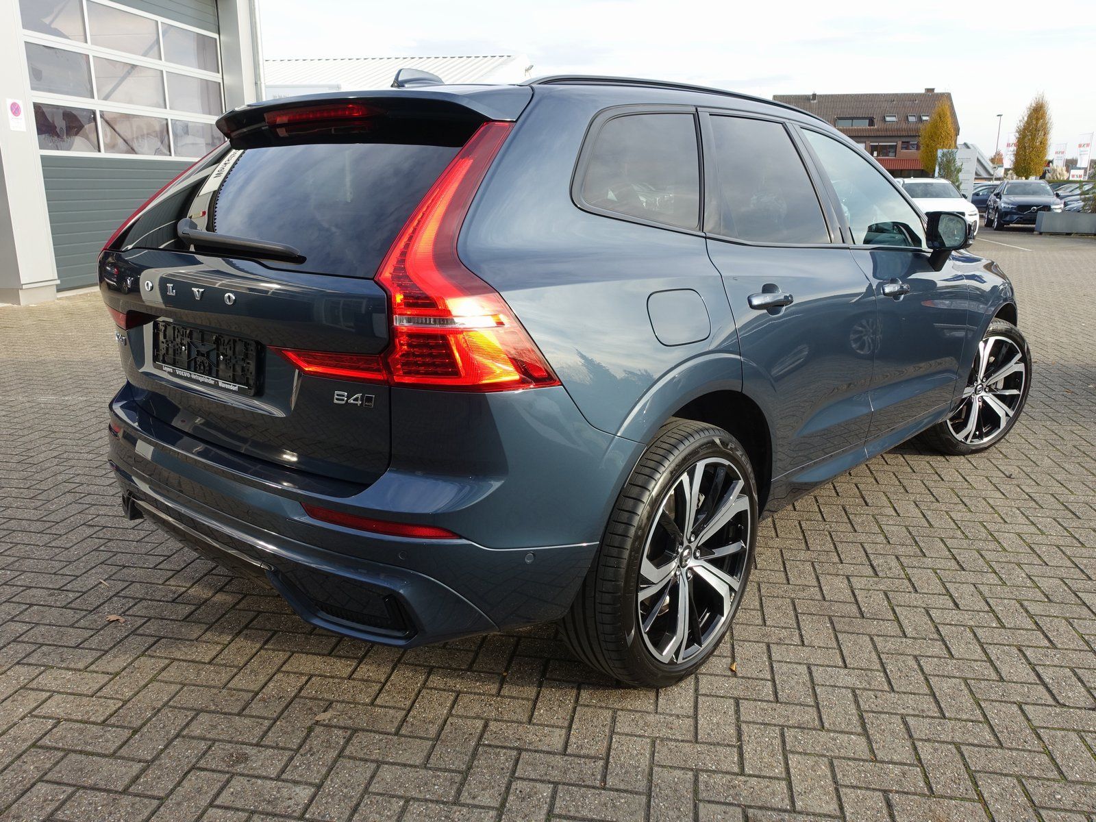 Volvo XC60 B4 Diesel Plus Dark AWD/Pano/AHK/360°/H&K