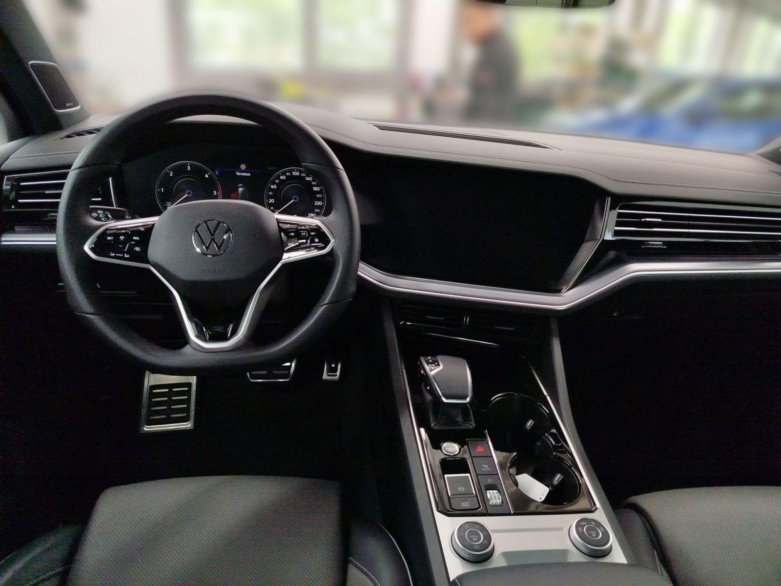 Volkswagen Touareg 3.0 TDI 4Motion R-Line - Samsaru's Car Outlet