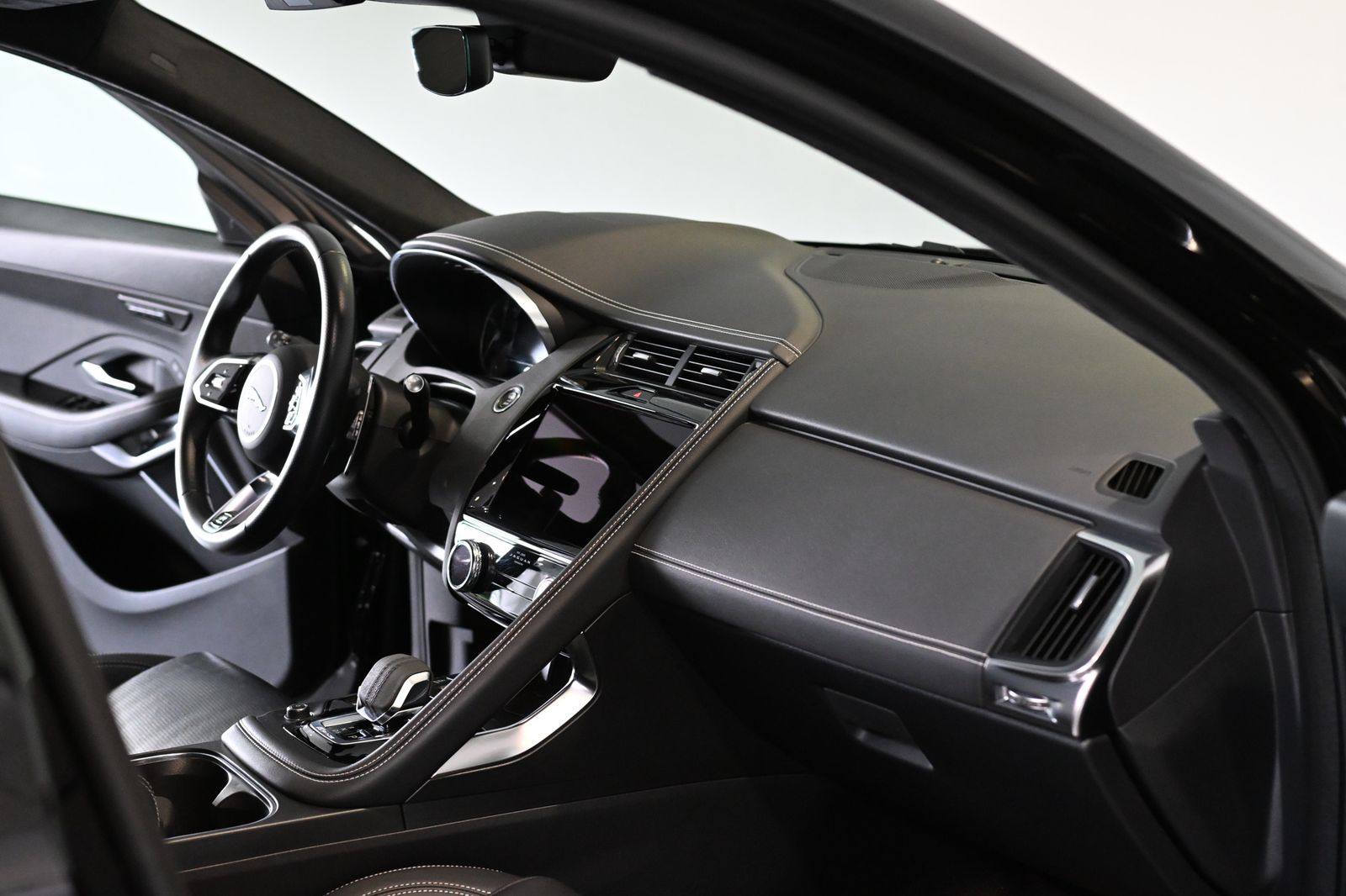 Jaguar E-PACE D163 R-Dynamic SE AWD Leder ACC 19"