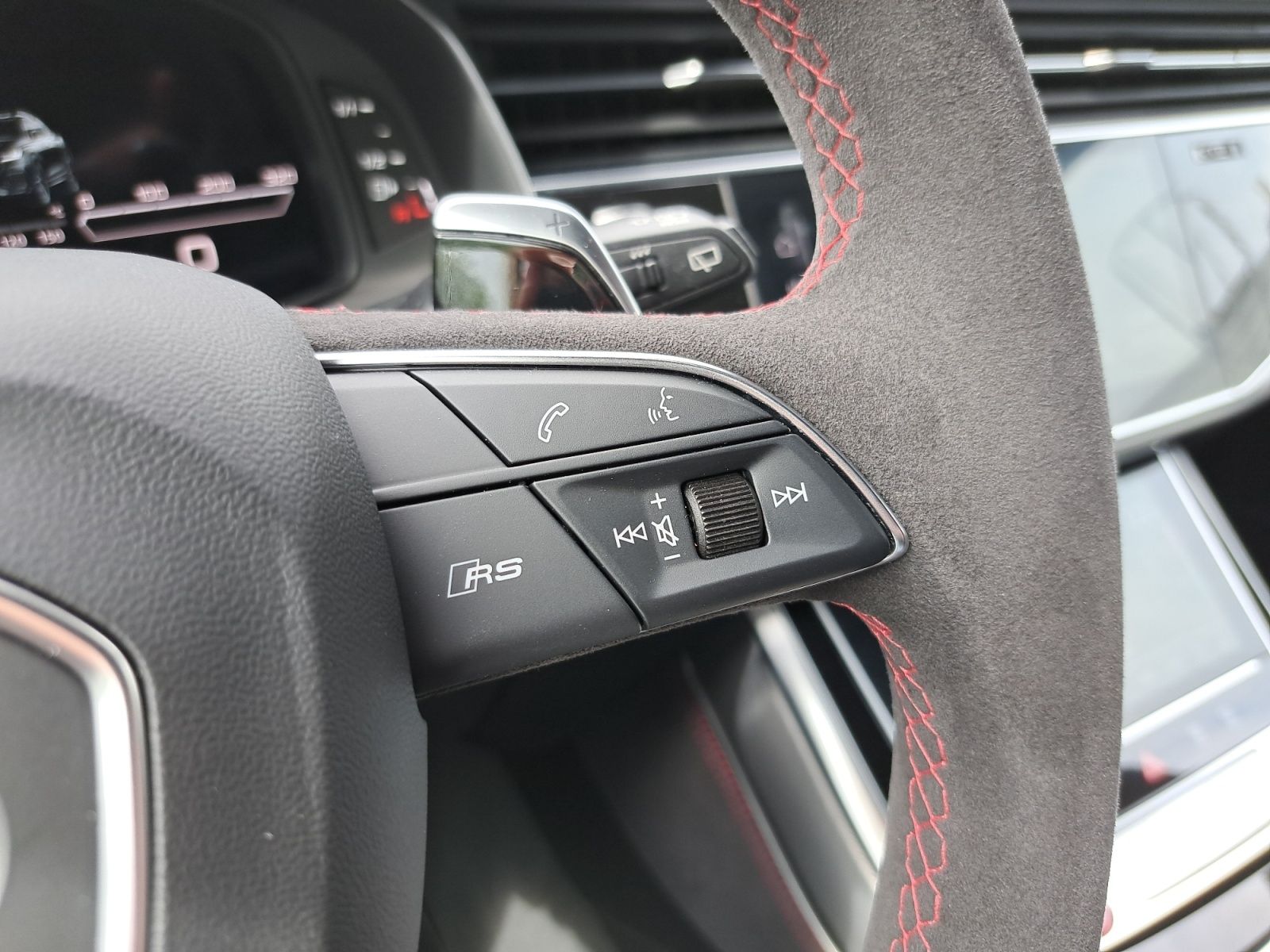 Audi RS Q8 quattro tiptr. 23" MATRIX B&O 4xKAM NAV AP
