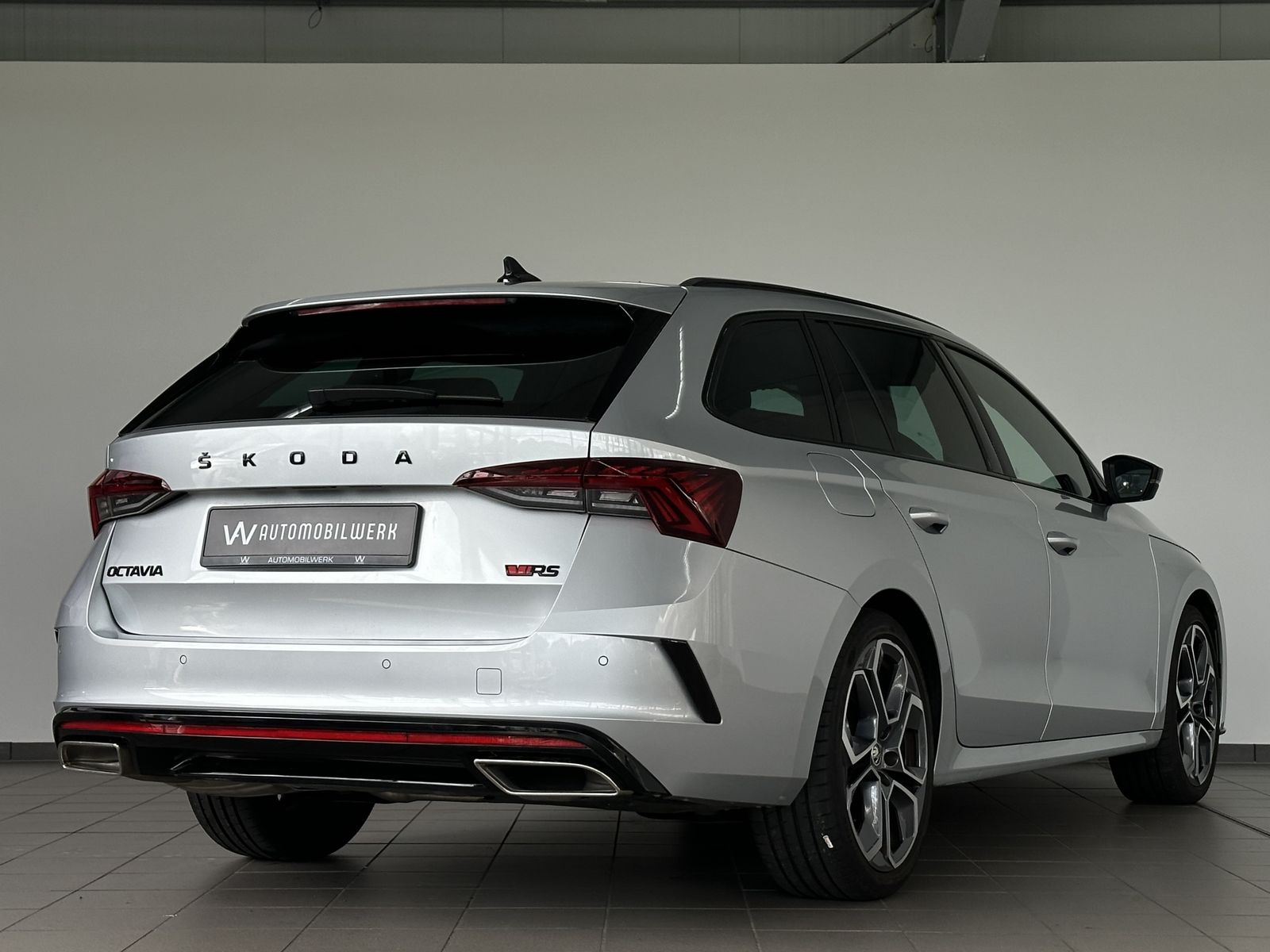 Skoda Octavia Combi RS 4x4 - Samsaru's Car Outlet