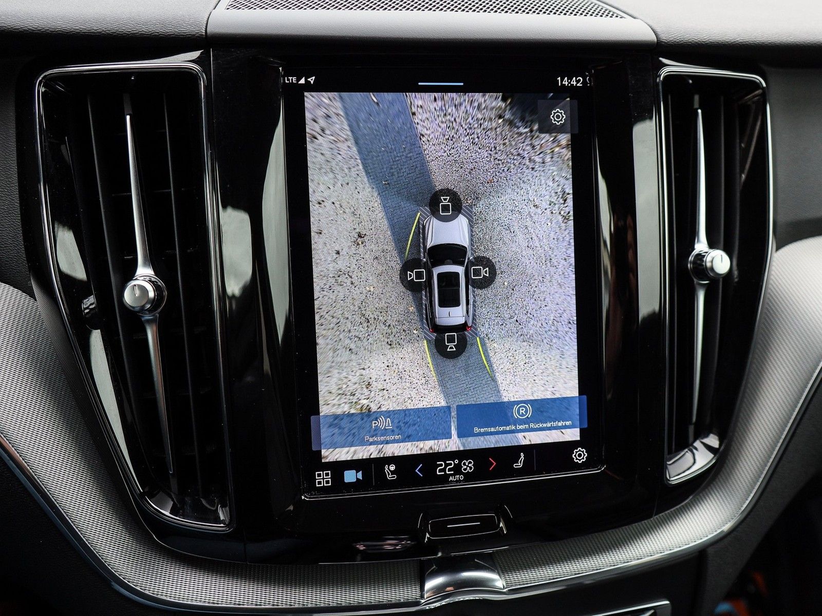 Volvo XC60 T8 AWD Plus Dark Recharge Plug-In Hybrid