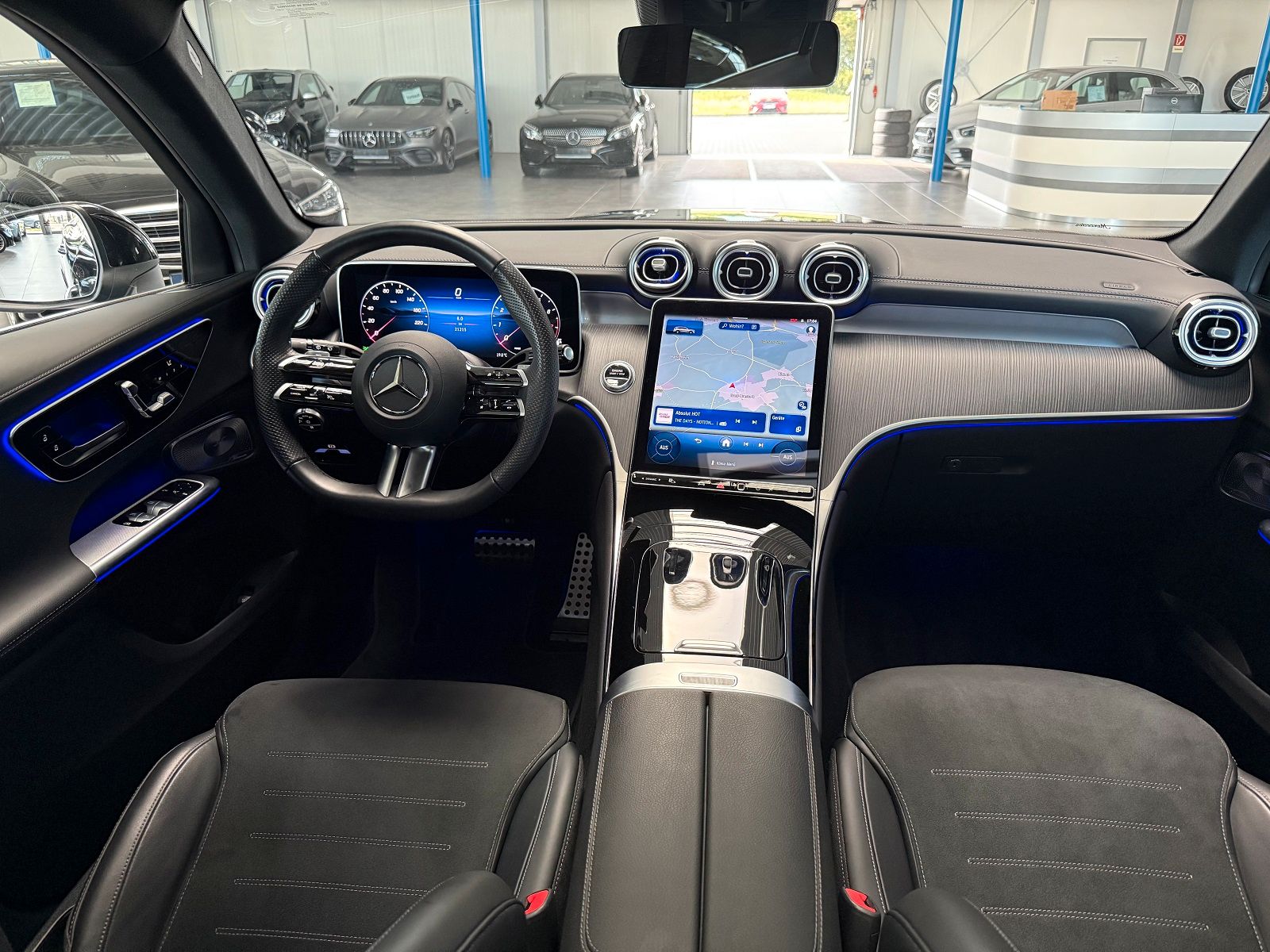 Mercedes-Benz GLC 300 4M AMG PREMIUM BURMESTER- PANORAMA- AHK!