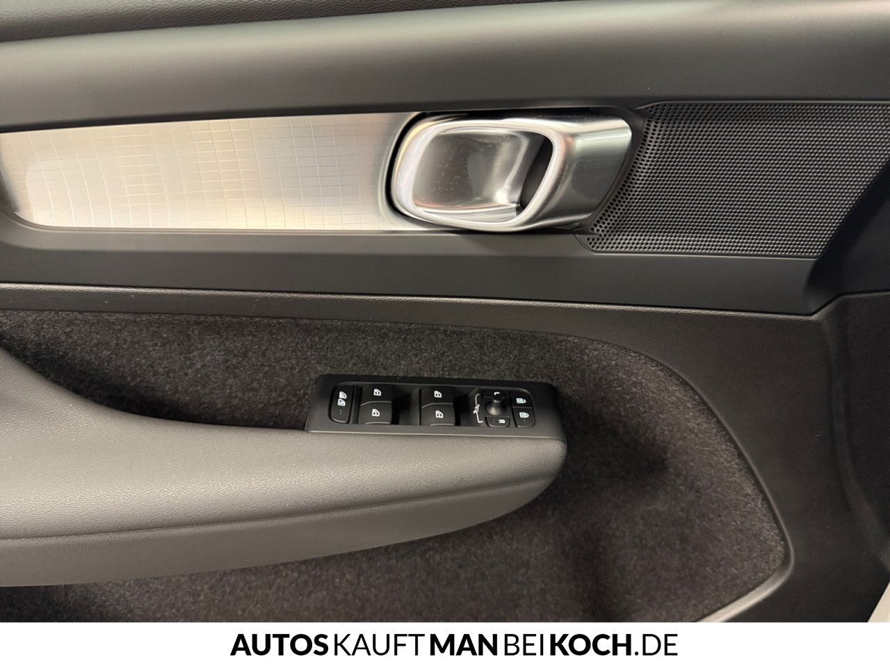 Volvo XC40 B3 DKG Core AHK LED SHZ/LHZ NAVI PDC/CAM!