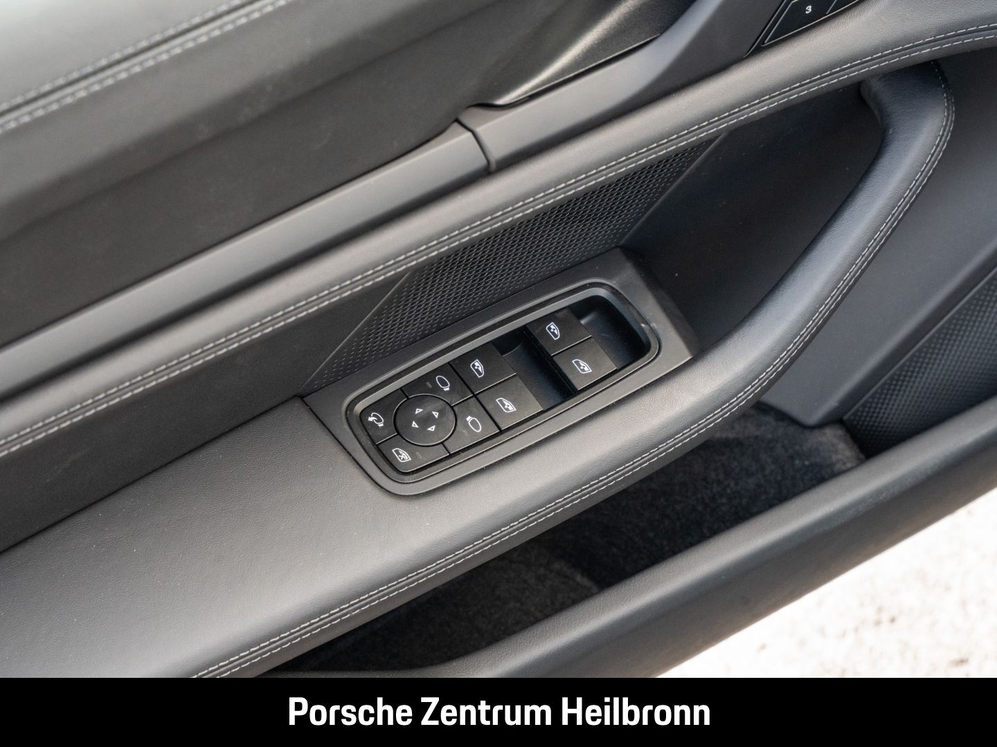 Porsche Taycan 4S Cross Turismo Panorama Surround-View