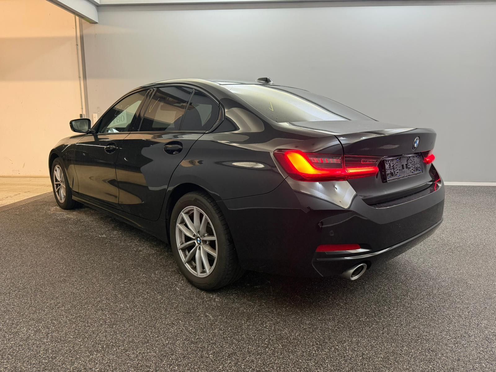 BMW 320d xDrive Limo SHADOW-LINE WIDE*LED*DRIVE ASSI