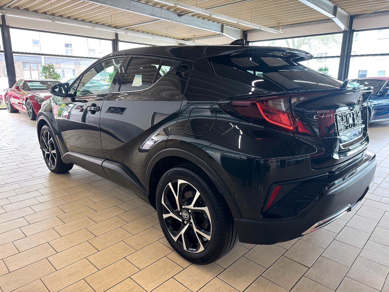 Toyota C-HR 2.0 Hybrid - Samsaru's Car Outlet