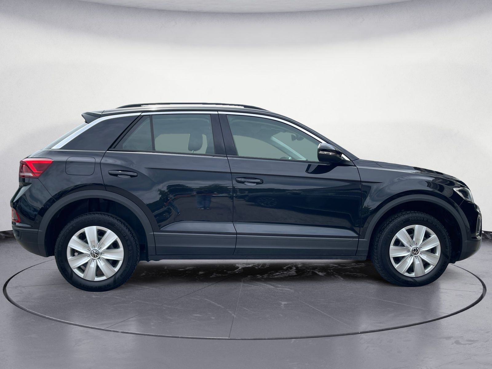 Volkswagen T-Roc Life 1.0 l TSI - Samsaru's Car Outlet