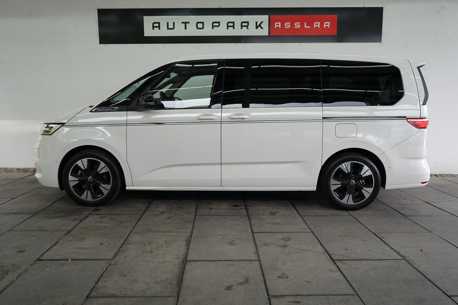 Volkswagen T7 Multivan Lang 2.0 TSI Style/Leder/Mega-Spec!