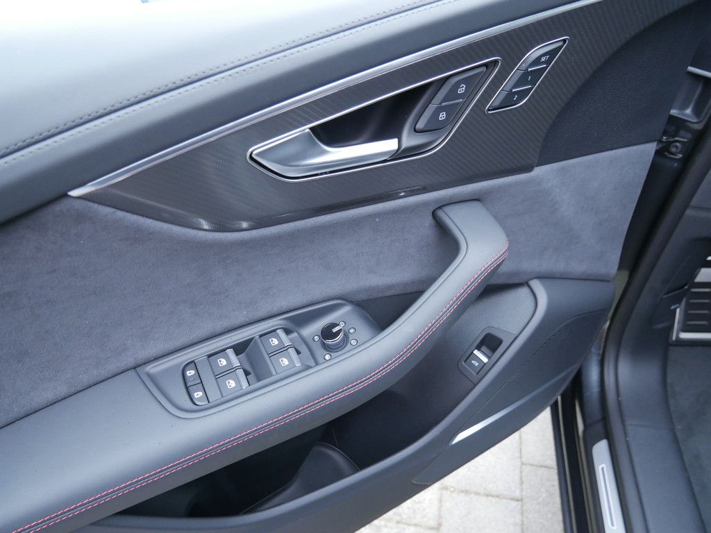 Audi RS Q8 KERAMIK STANDH+B&O+HUD+PANO+AHK+ACC+KAMERA