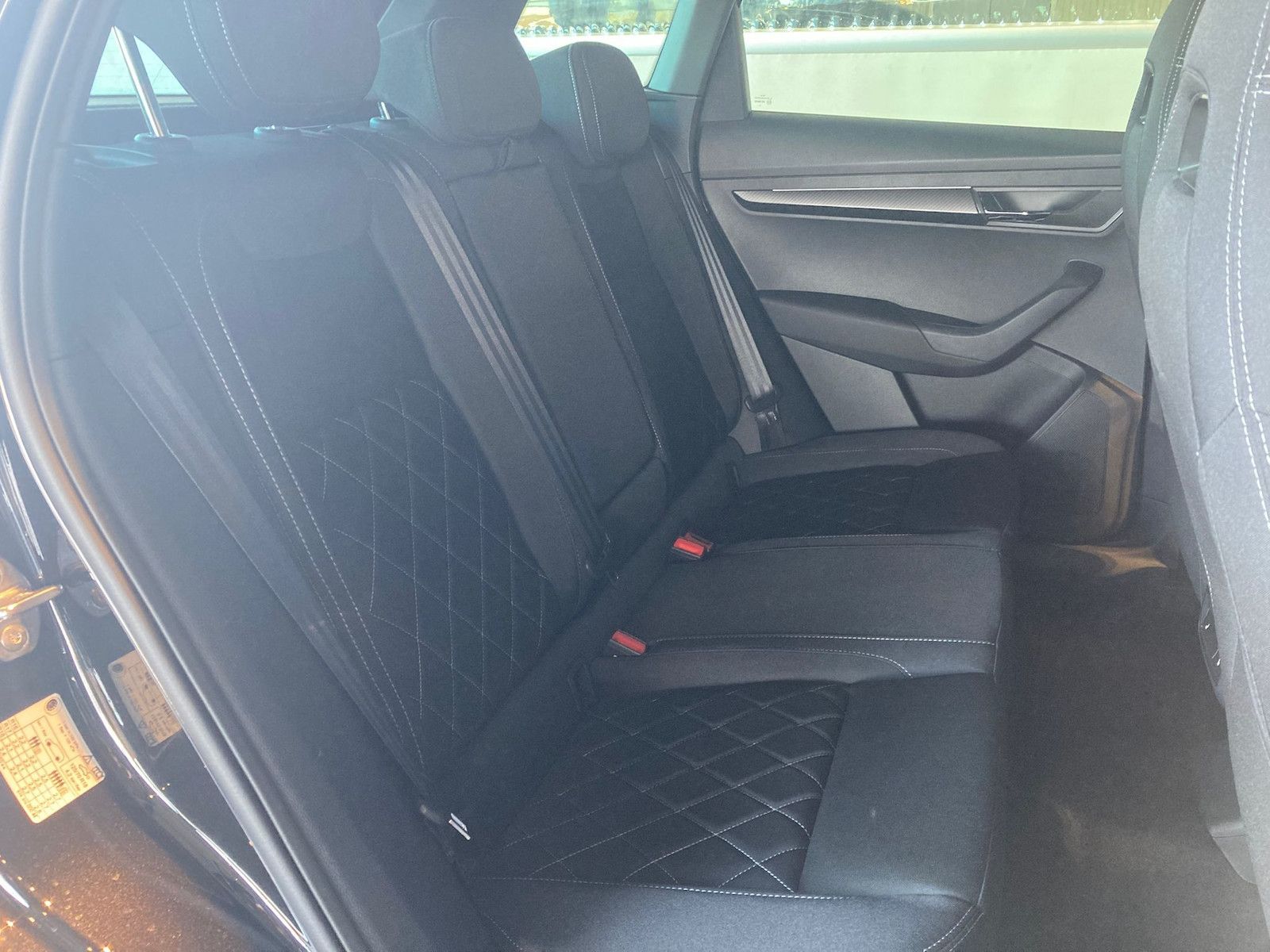 Skoda Karoq Sportline 1,5 TSI DSG*AHK*CANTON*360°*5JG