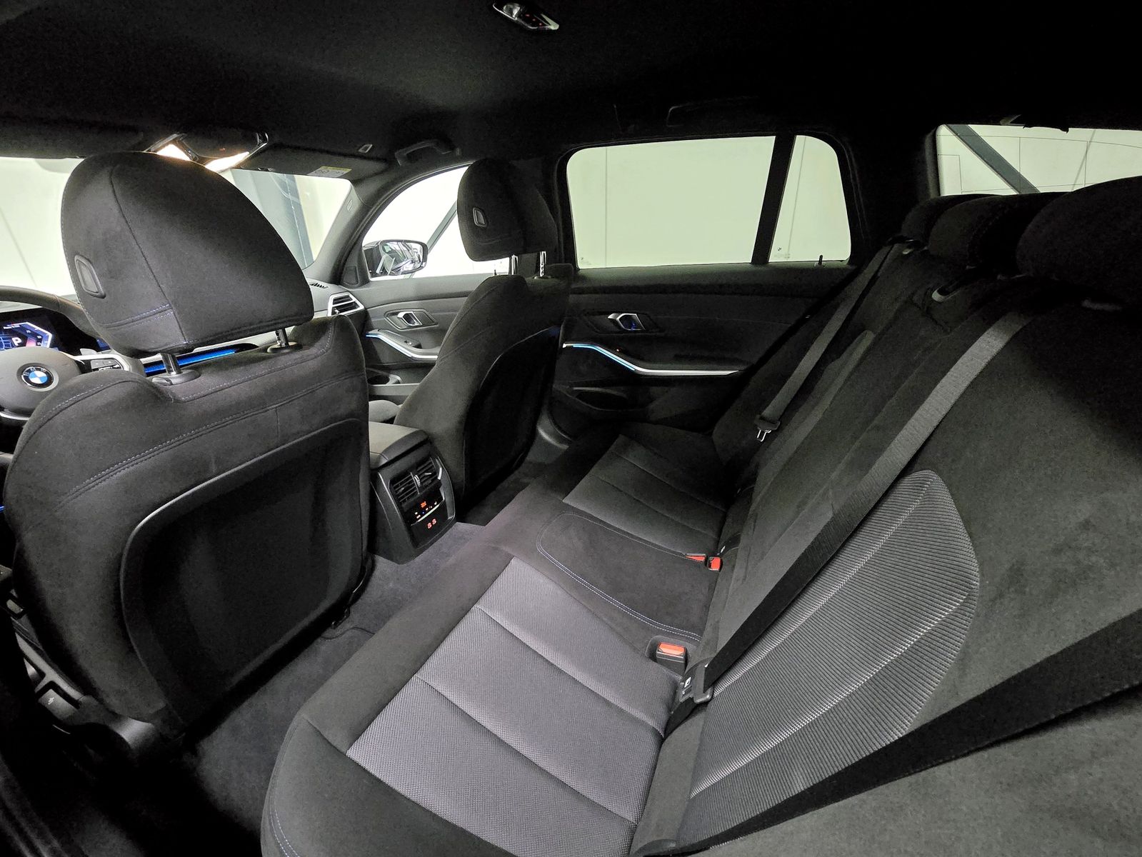 BMW 320i LCI II M Sport *19 Zoll*HuD*AHK*360*