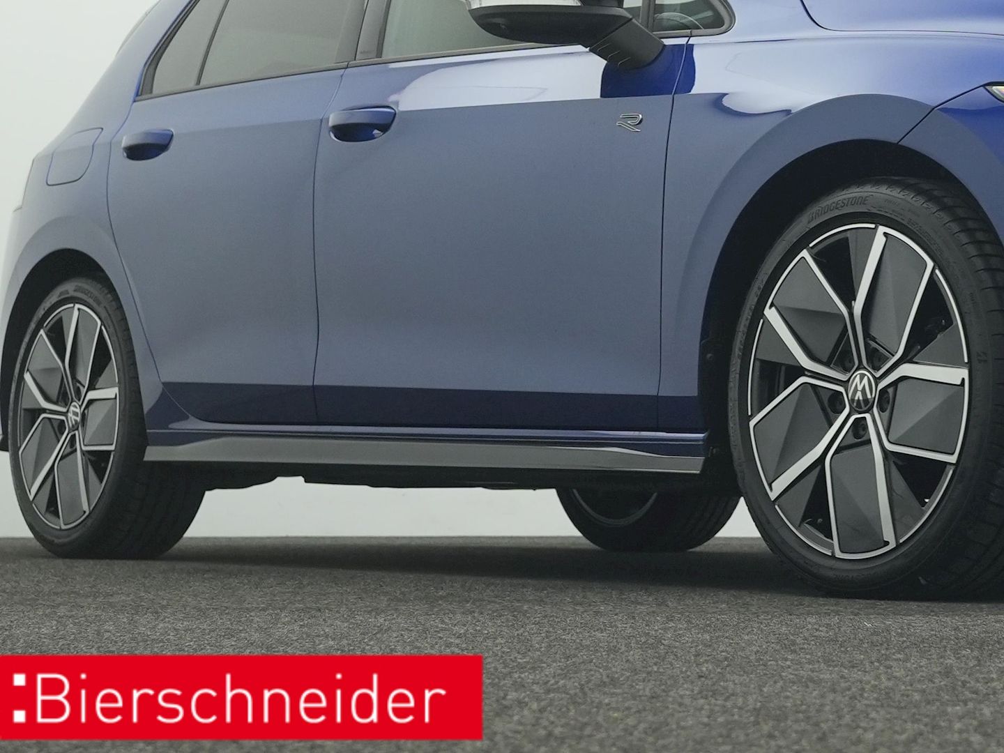 Volkswagen Golf 8 1.5 eTSI DSG R-Line BLACK-STYLE 5-J.-GAR