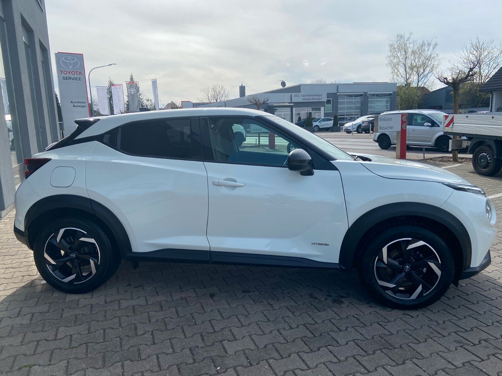 Nissan Juke Hybrid N-Connecta - Samsaru's Car Outlet