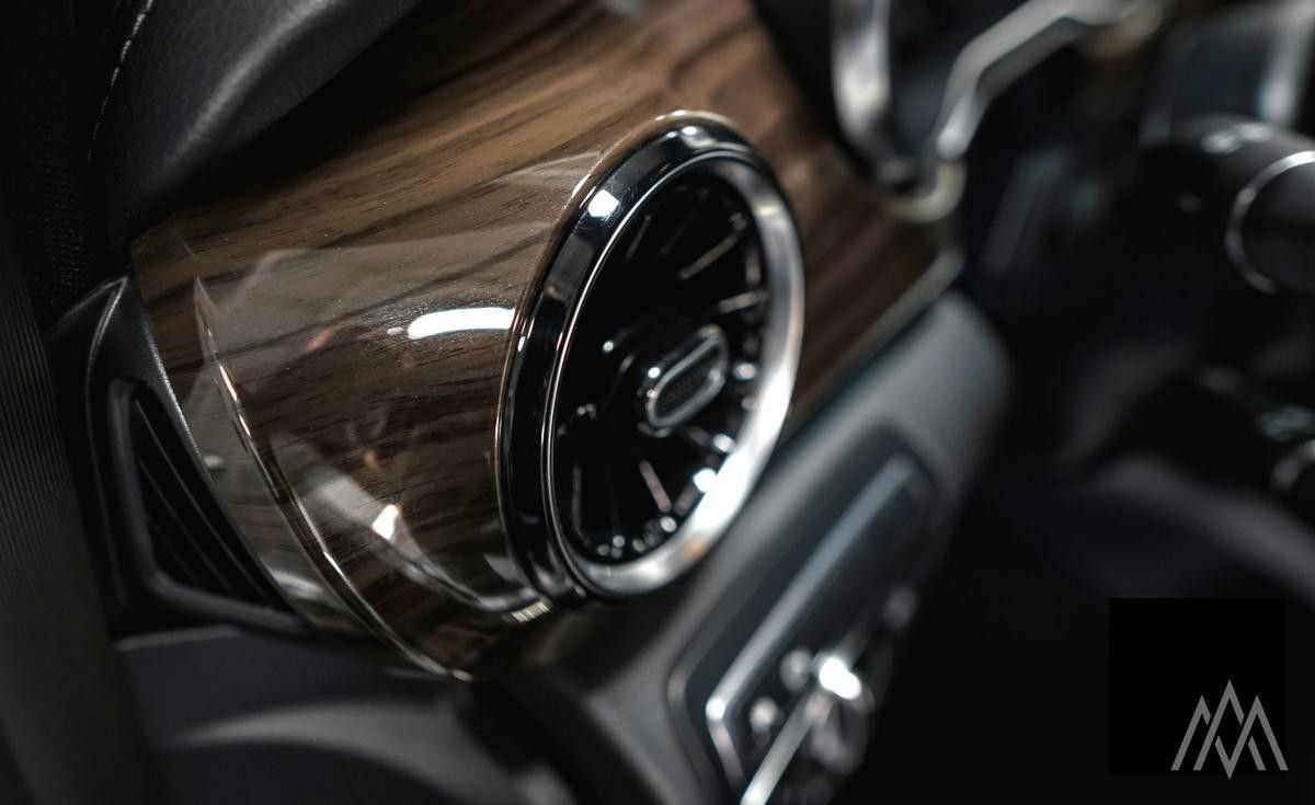 Mercedes-Benz V 300d AMG - Samsaru's Car Outlet