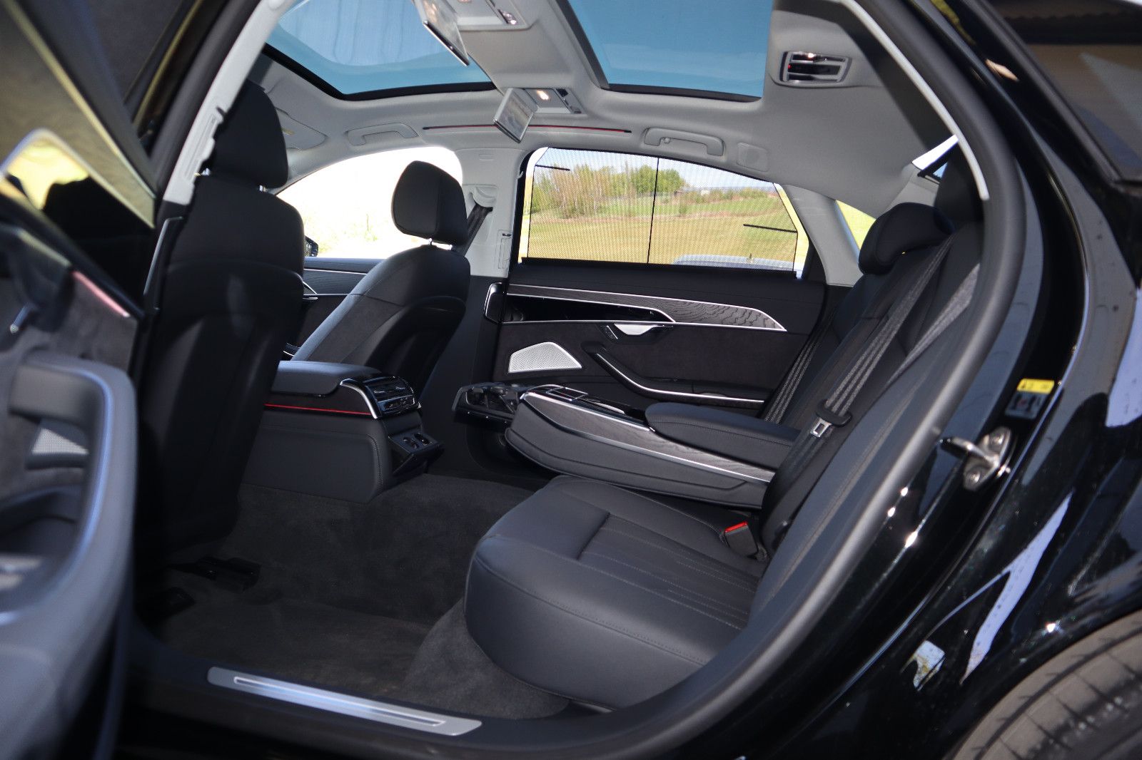 Audi A8L 60 TFSIe lang - Samsaru's Car Outlet