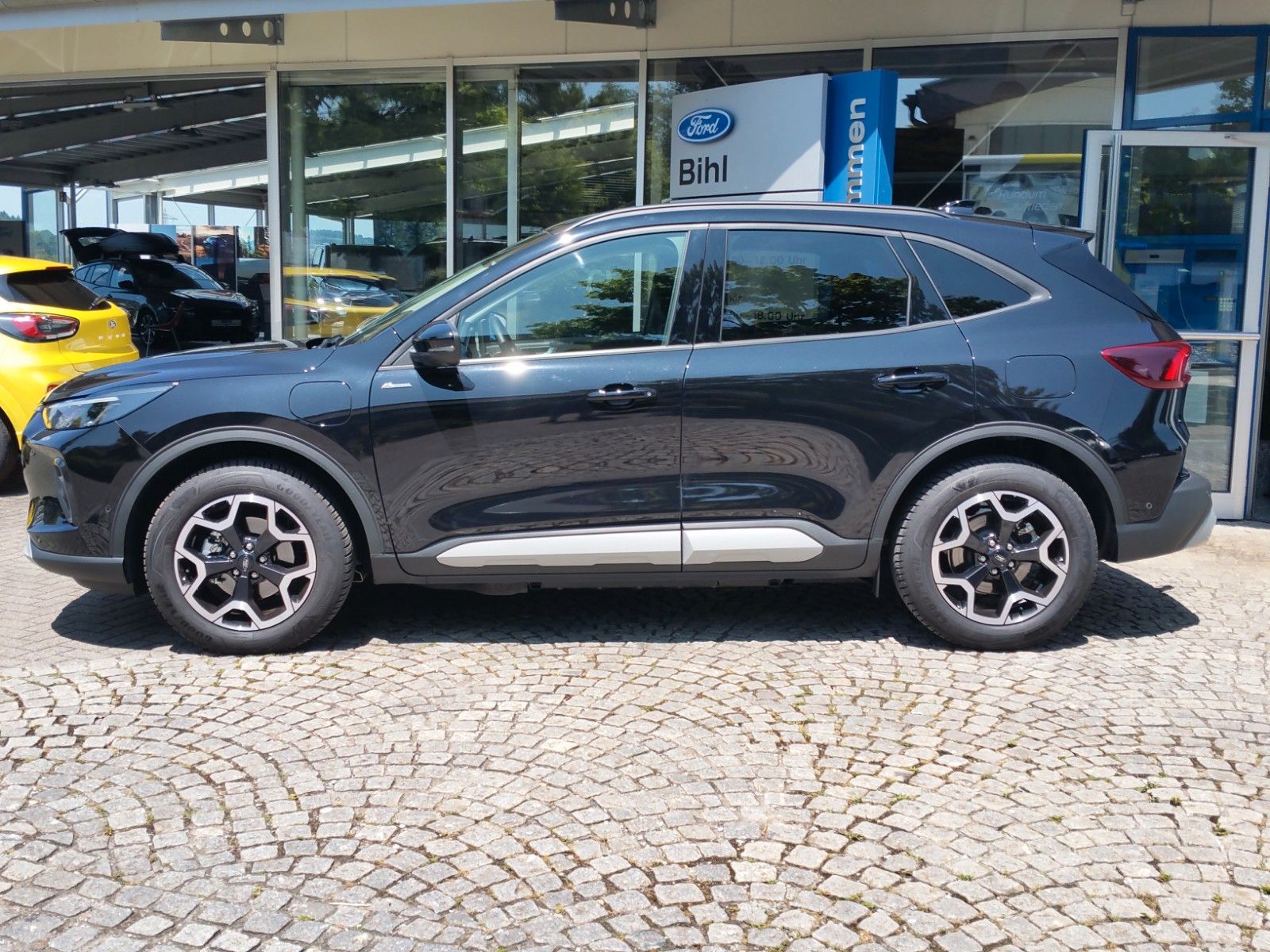 Ford Kuga Plug-In Hybrid Active - Samsaru's Car Outlet