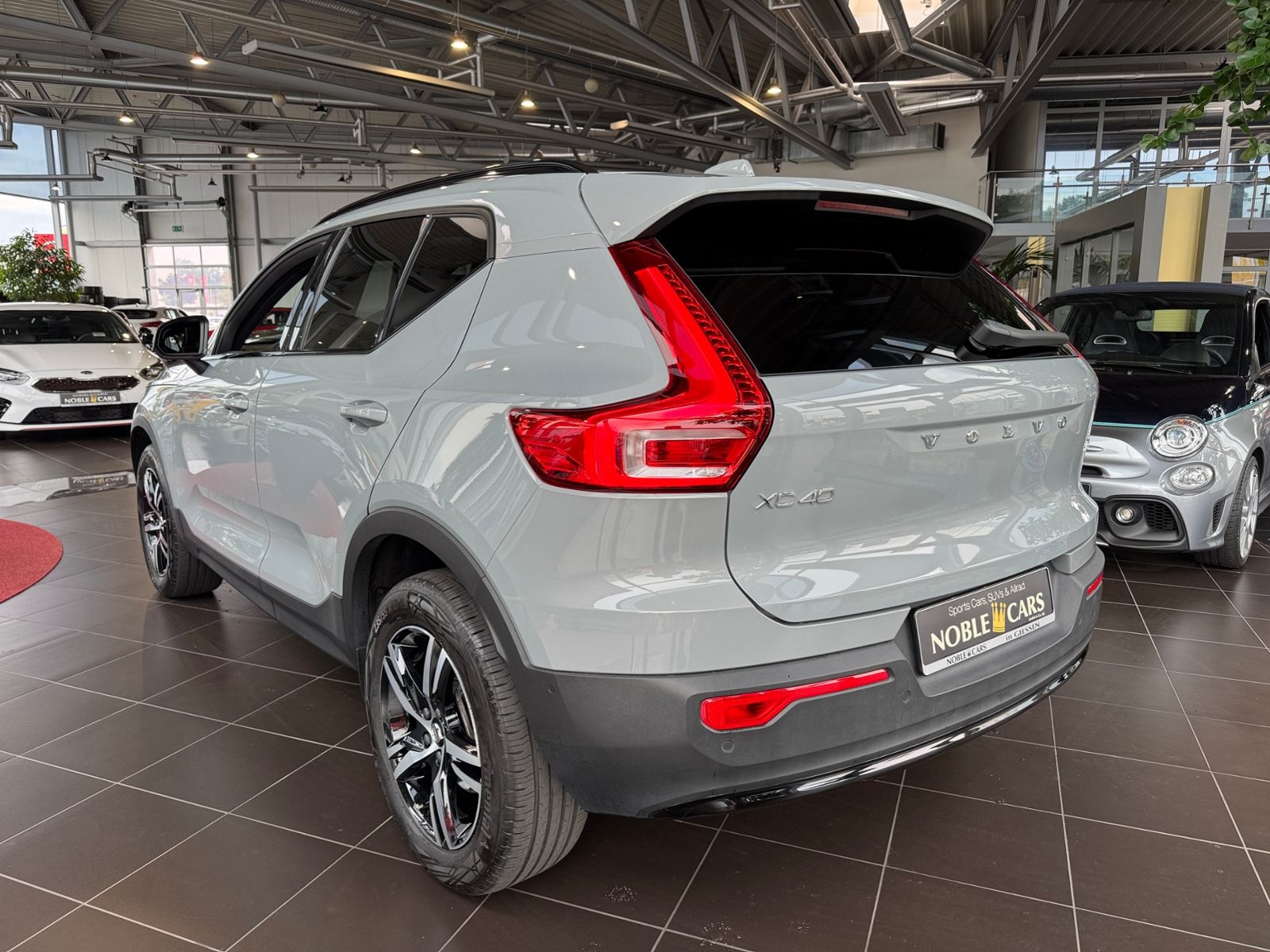 Volvo XC40 Plus Dark 2WD NAVI LED AHK PANO