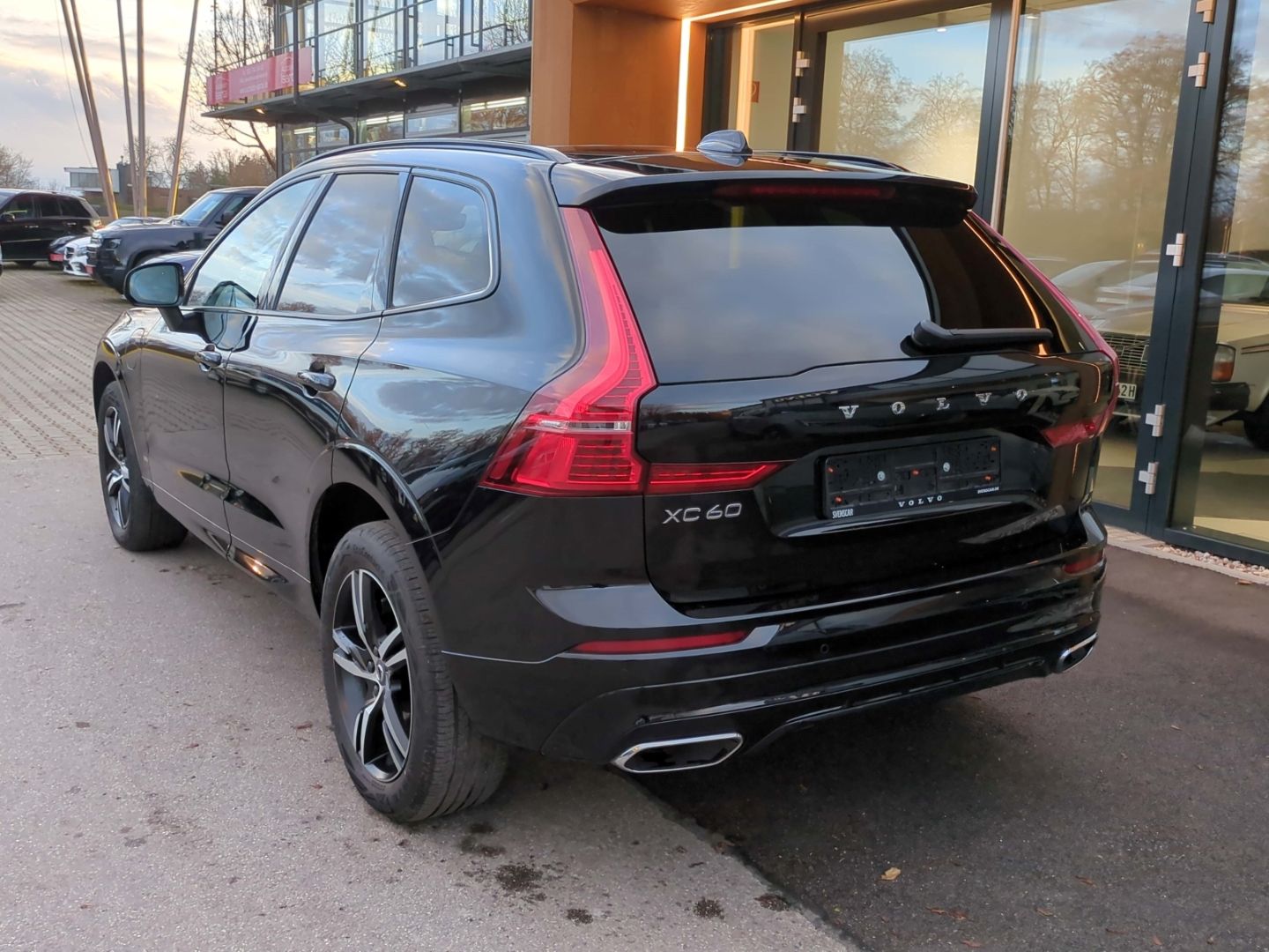 Volvo XC60 R Design Recharge Plug-In Hybrid AWD T8 Twi