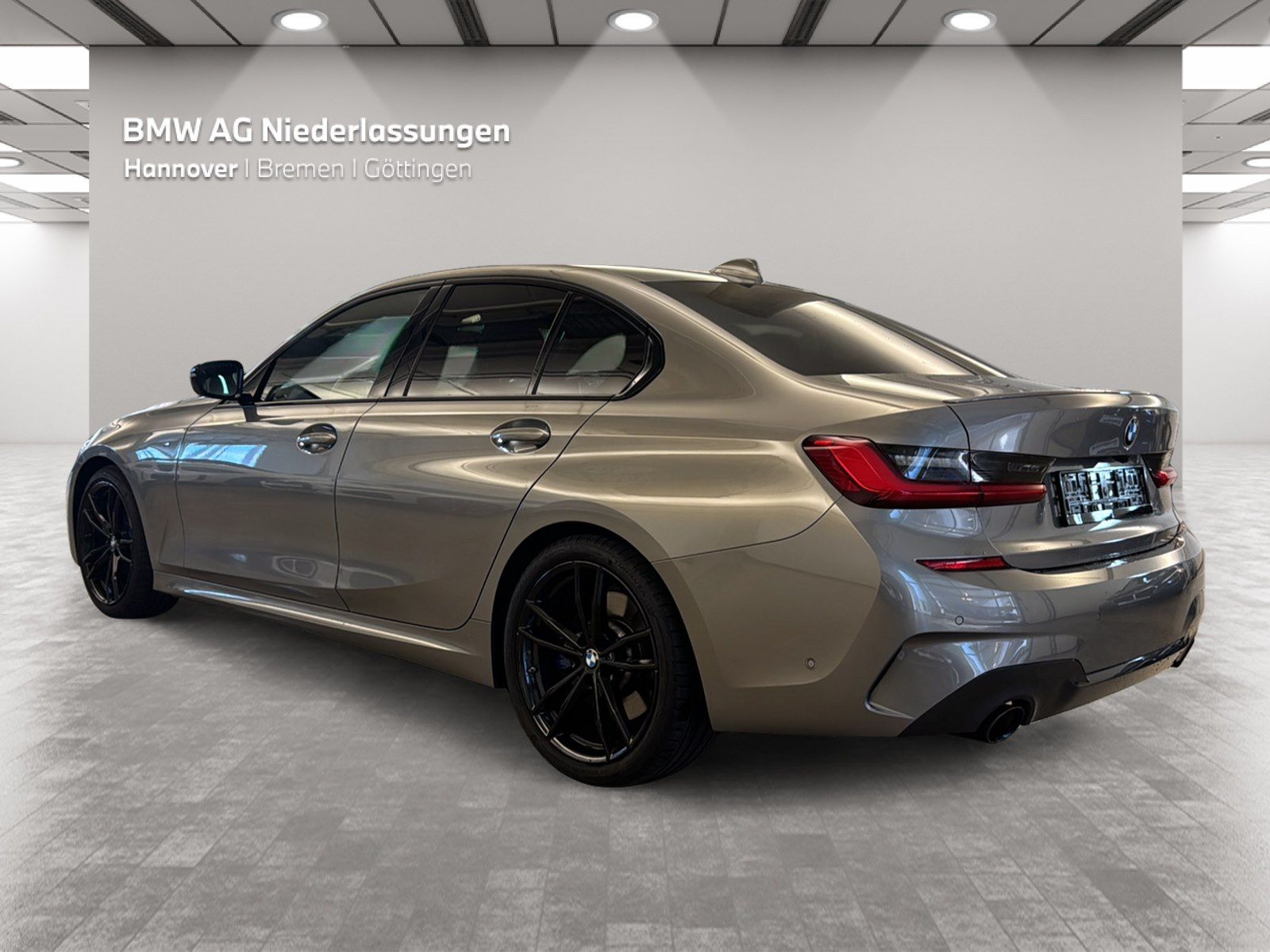 BMW 330i Limousine M Sport - Samsaru's Car Outlet