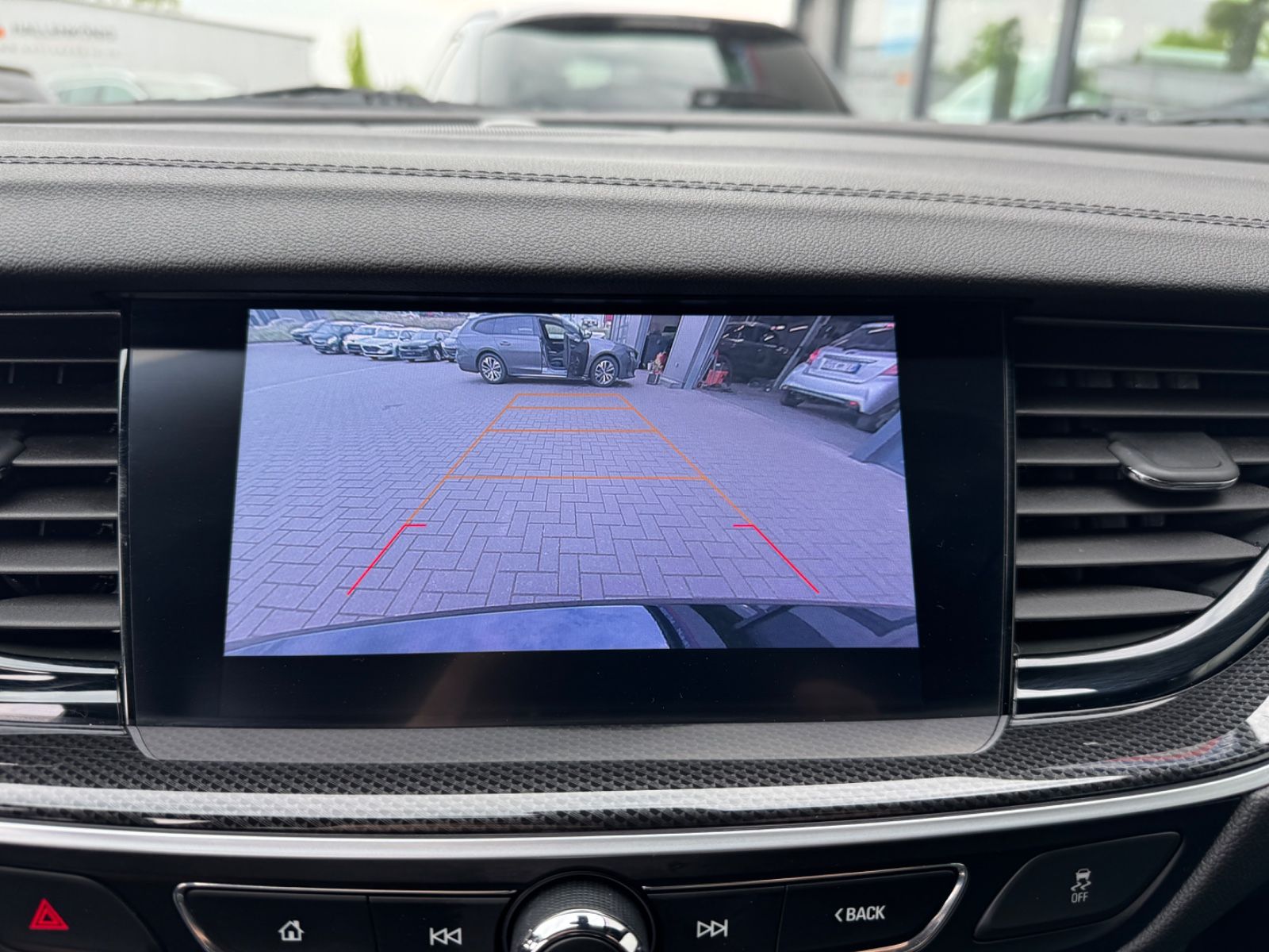 Opel Insignia B Sports Tourer Business - Samsaru's Car Outlet